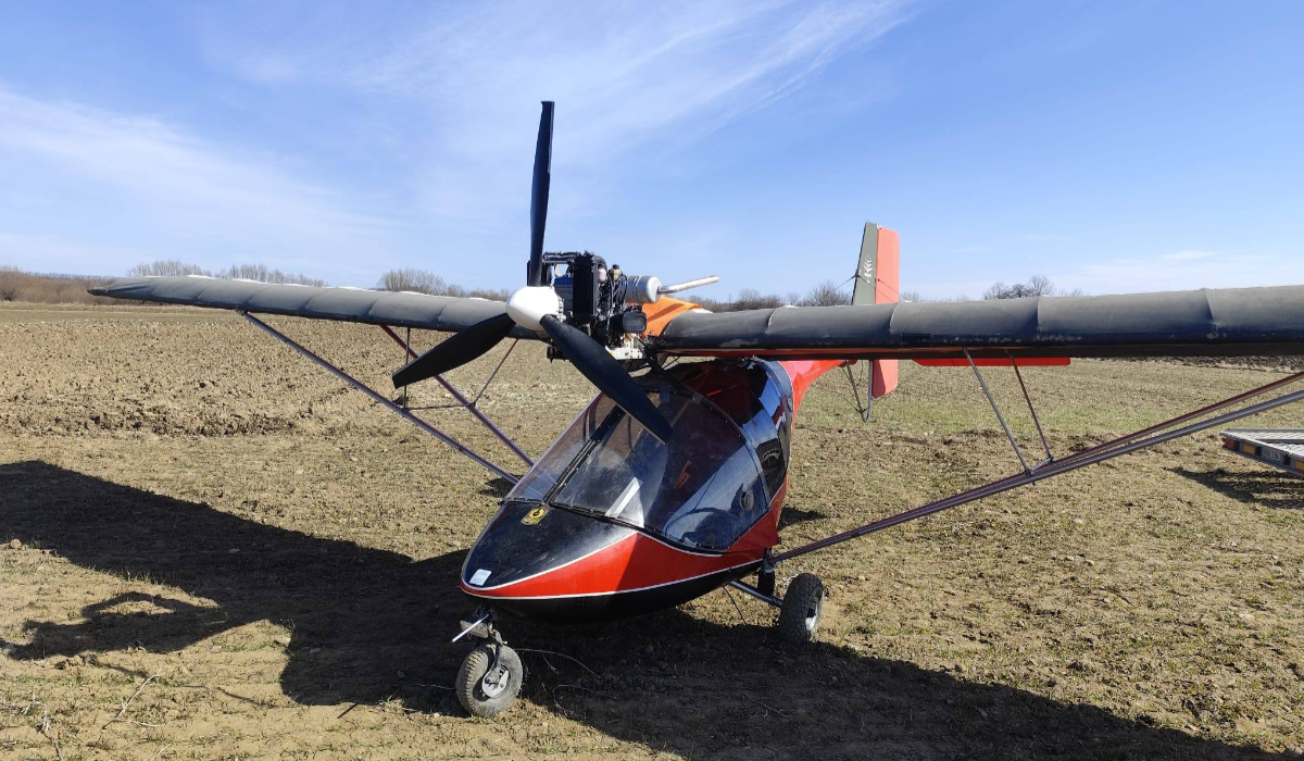 Un ucrainean a fugit de război cu un avion privat, a intrat ilegal în spațiul aerian al României și a aterizat pe un câmp, la Suceava