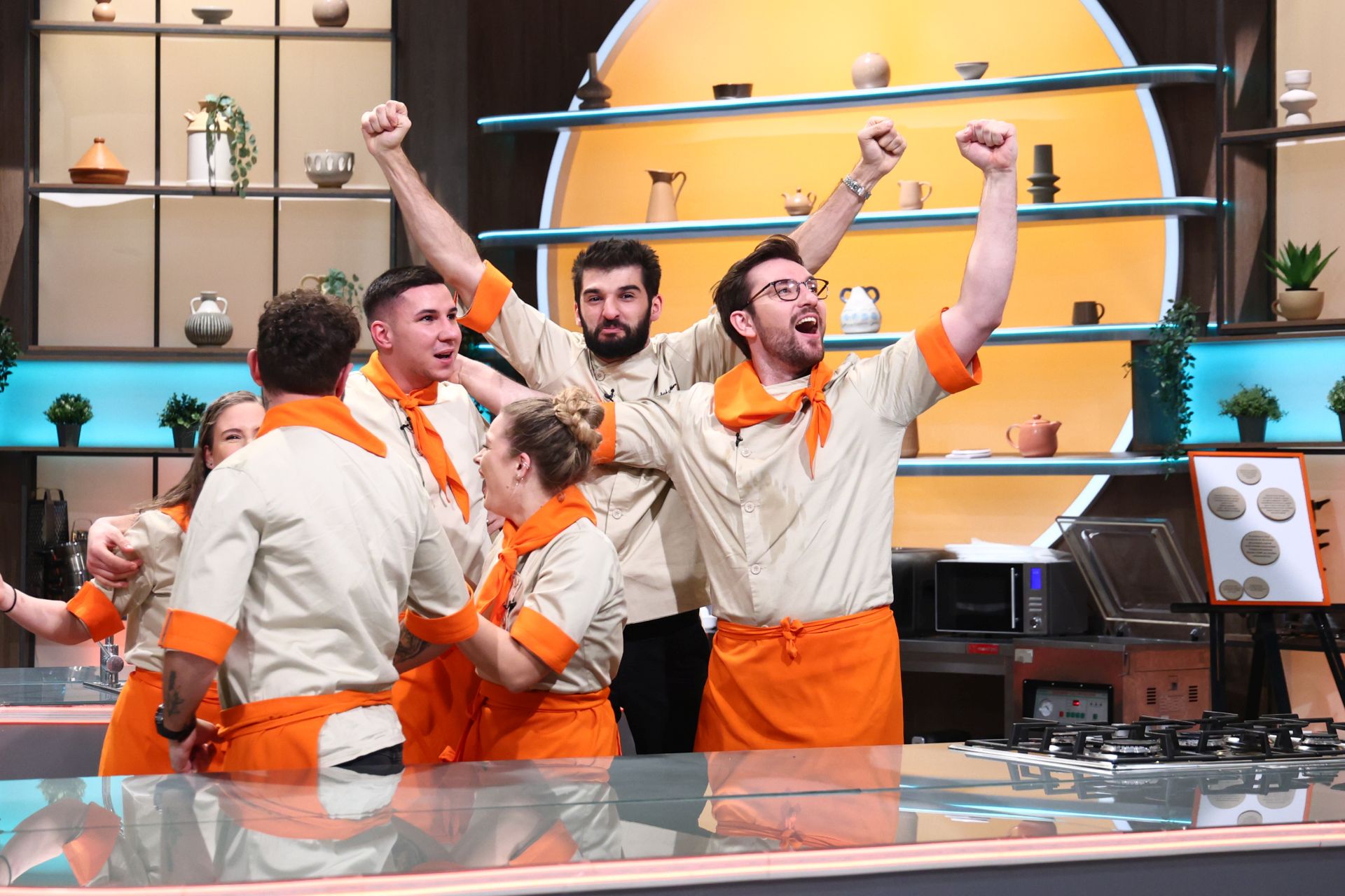 Surpriză la „Chefi la cuțite”! O concurentă eliminată, iar Chef Richard revine cu trei noi participanți