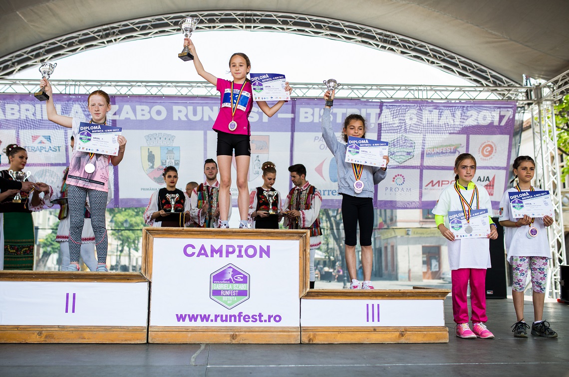 Alergători din toată țara au concurat la ”Gabriela Szabo RUNFEST”. Ediția a XII-a a avut peste 1.300 de participanți la start, în Bistrița / GALERIE FOTO