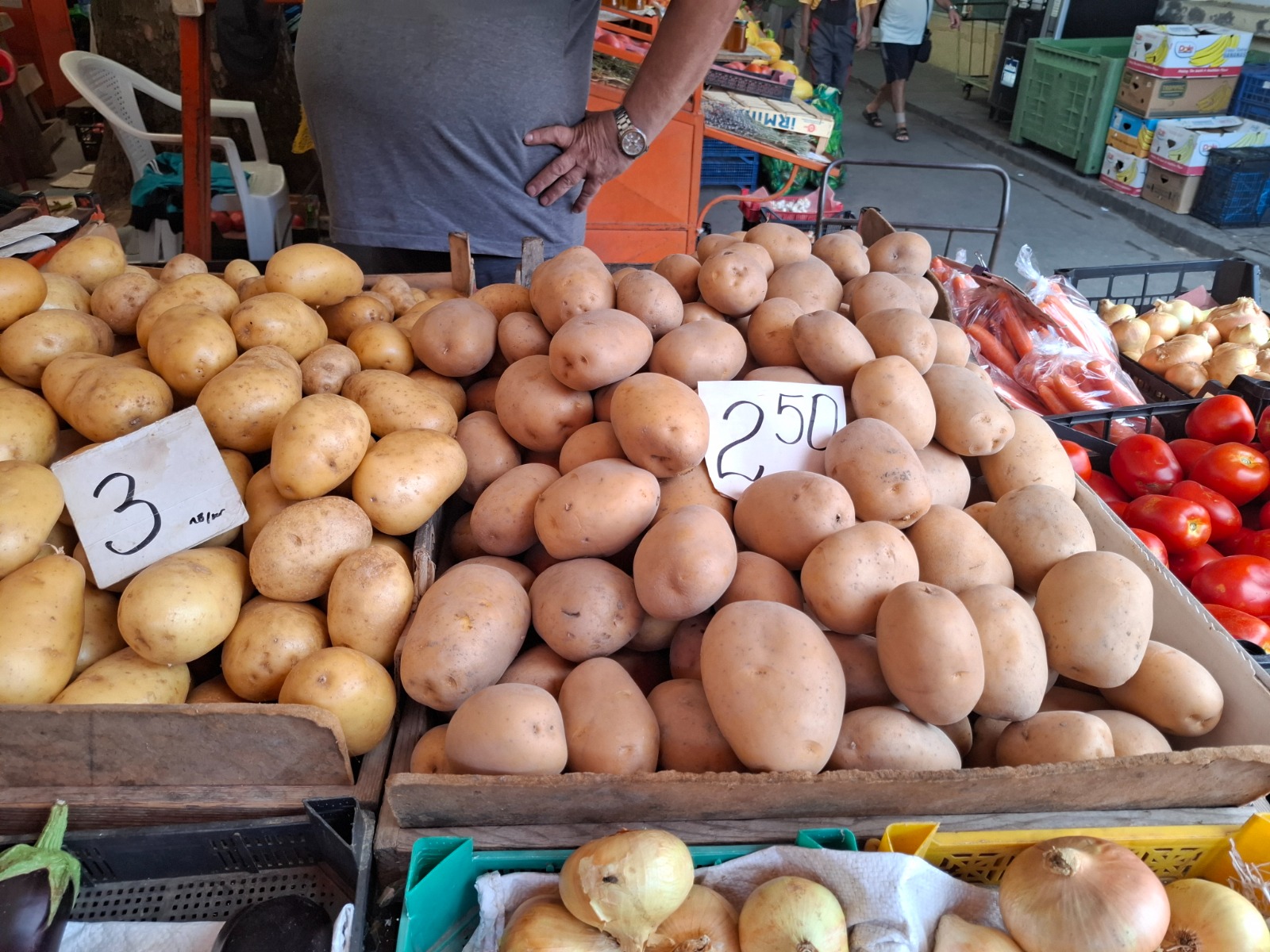 Experiment Libertatea. Cum sunt preţurile la alimente în Bulgaria faţă de România, în pieţe şi la hipermarket. Marile surprize de la raft