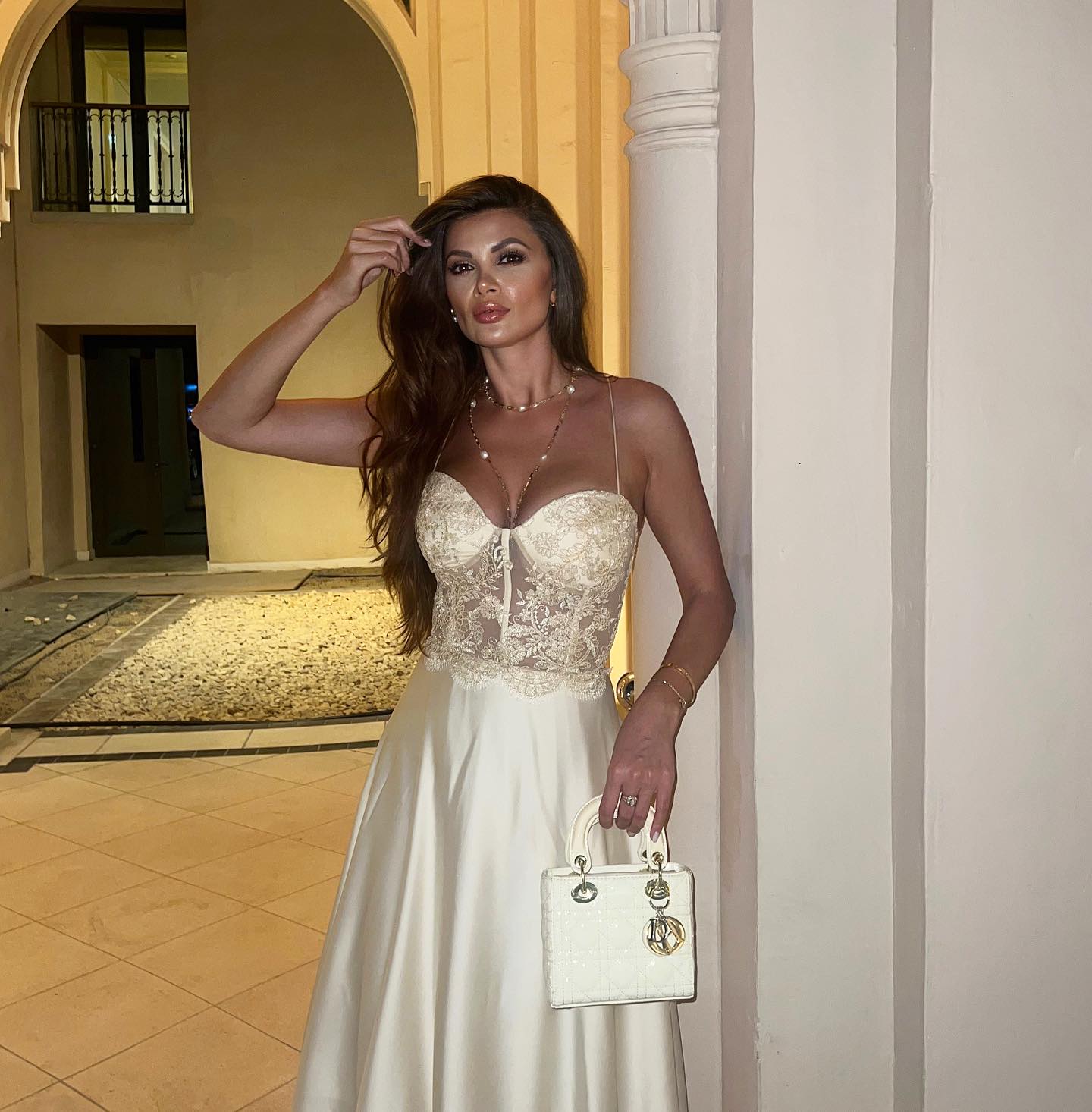 Irinel Columbeanu își face griji pentru Ramona Gabor, fosta lui cumnată, care locuiește în Dubai. Nu a mai primit nicio veste de la ea