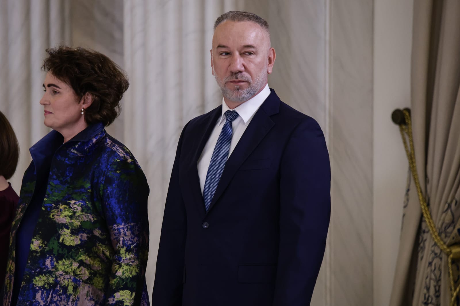 Trei noi judecători la CCR. Dacian Dragoş, Csaba Asztalos şi Mihai Busuioc au depus jurământul la Cotroceni. Cine sunt cei 9 judecători ai Curții