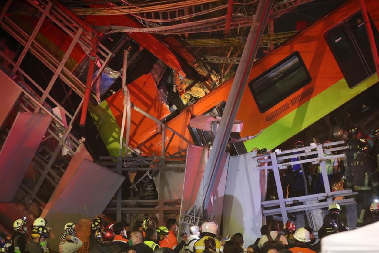 Cel puțin 23 morți și 65 de răniți, după ce o linie suspendată de metrou s-a prăbușit cu tot cu vagoane, în capitala Mexicului