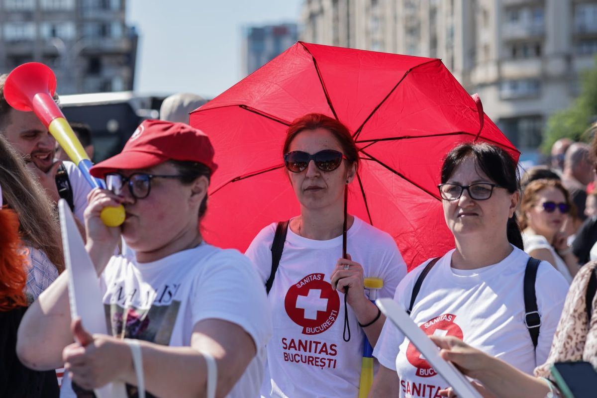 Proteste din cauza legii salarizării: sindicaliștii SANITAS, angajații de la Fabrica de Arme Cugir, ANAF și magistrații se revoltă