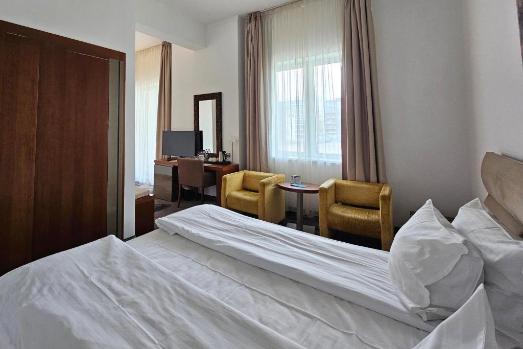 Cât costă o noapte de cazare în hotelul lui Gică Hagi din Mamaia în plin sezon estival 2025. Locația, renovată recent cu 2 milioane de euro