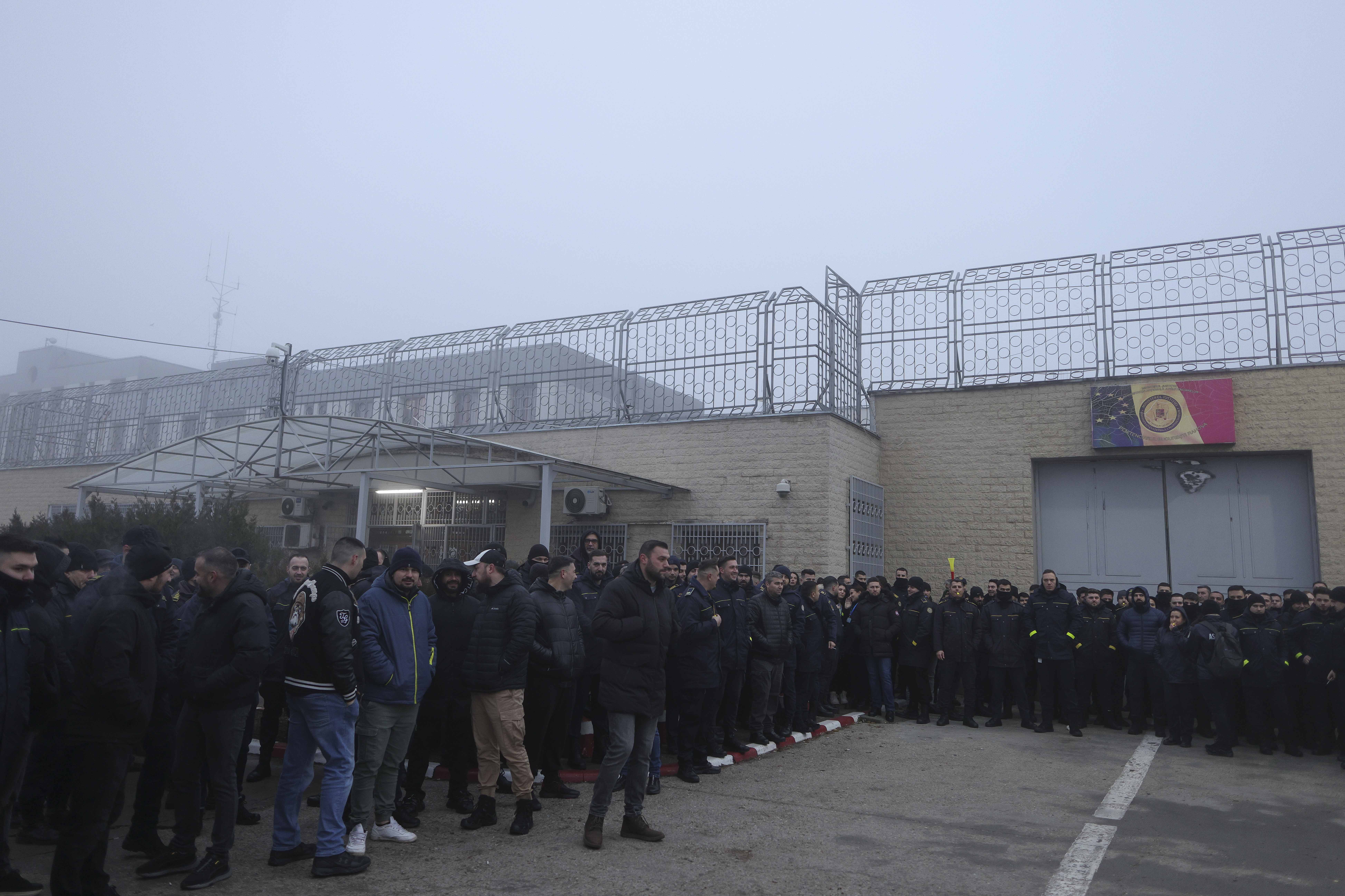 Proteste la penitenciare. Polițiștii nu vor să lucreze din cauza Ordonanței „trenuleț” și nu duc deținuții la instanțe