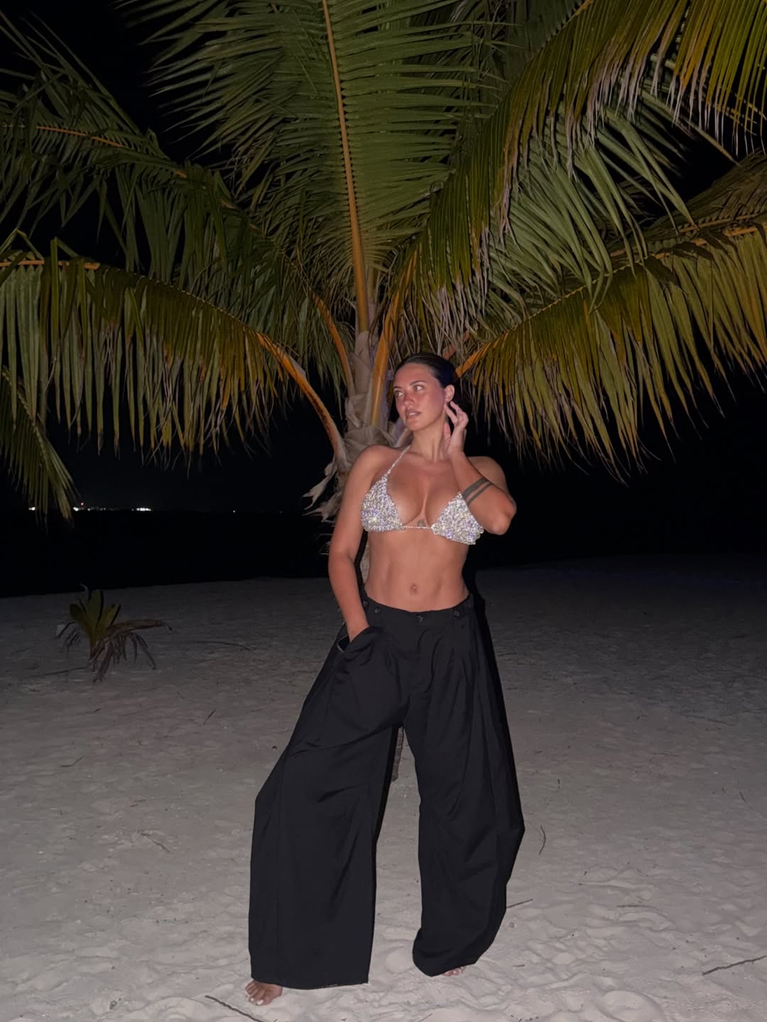 Imagini cu Antonia în costum de baie. Cum arată artista, după ce și-a mărit posteriorul și a fost la un pas de tragedie
