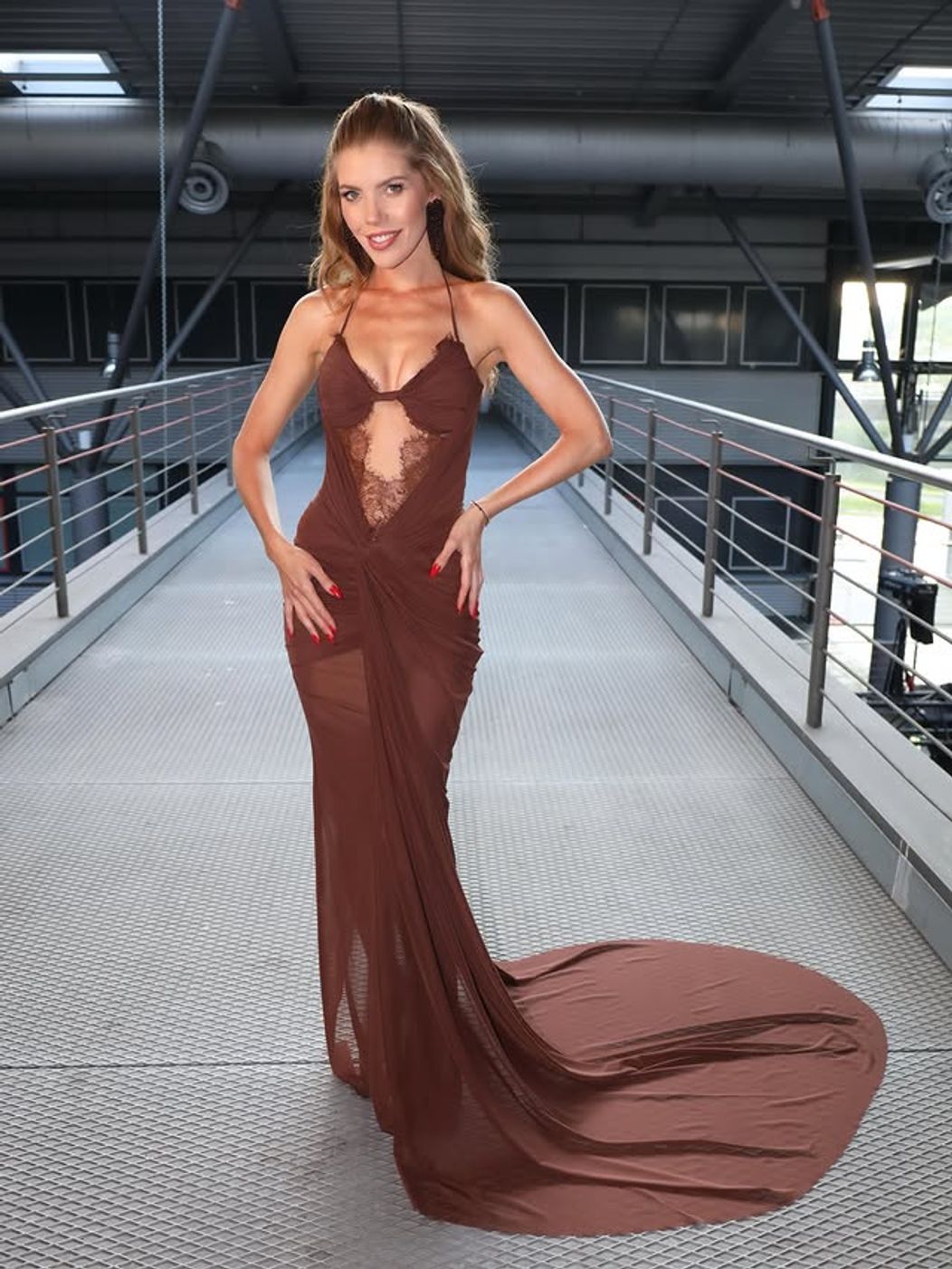 Cine este, de fapt, Victoria Swarovski, prezentatoare Eurovision 2026. S-a căsătorit într-o rochie împodobită cu sute de mii de cristale