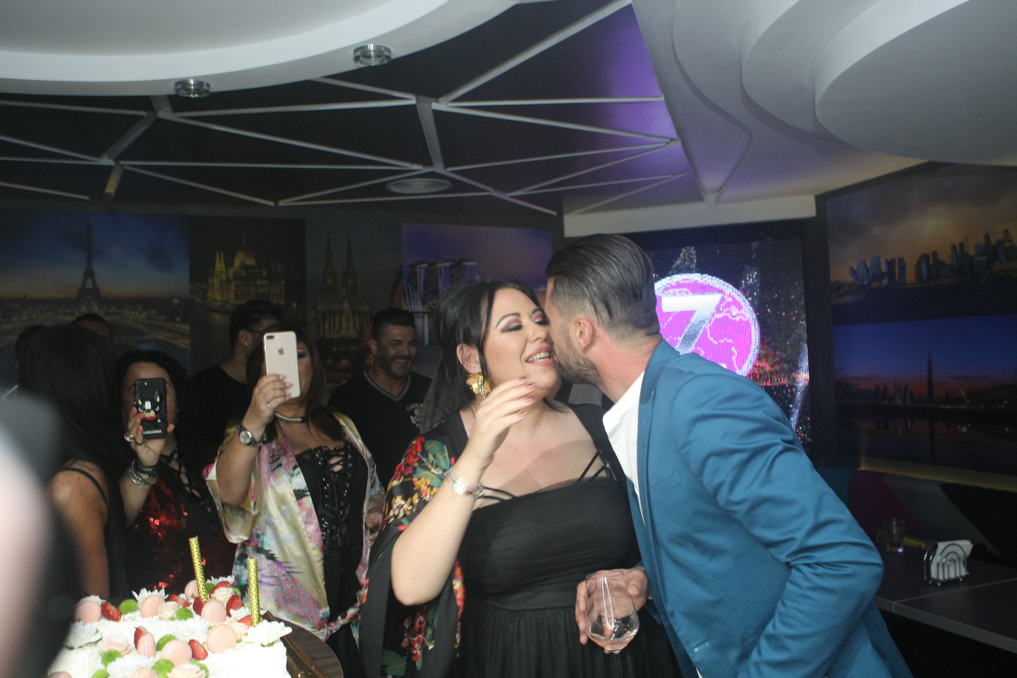 GALERIE FOTO. Oana Roman n-a vrut cadouri de ziua ei. Le-a cerut invitaților să doneze banii pentru un caz umanitar