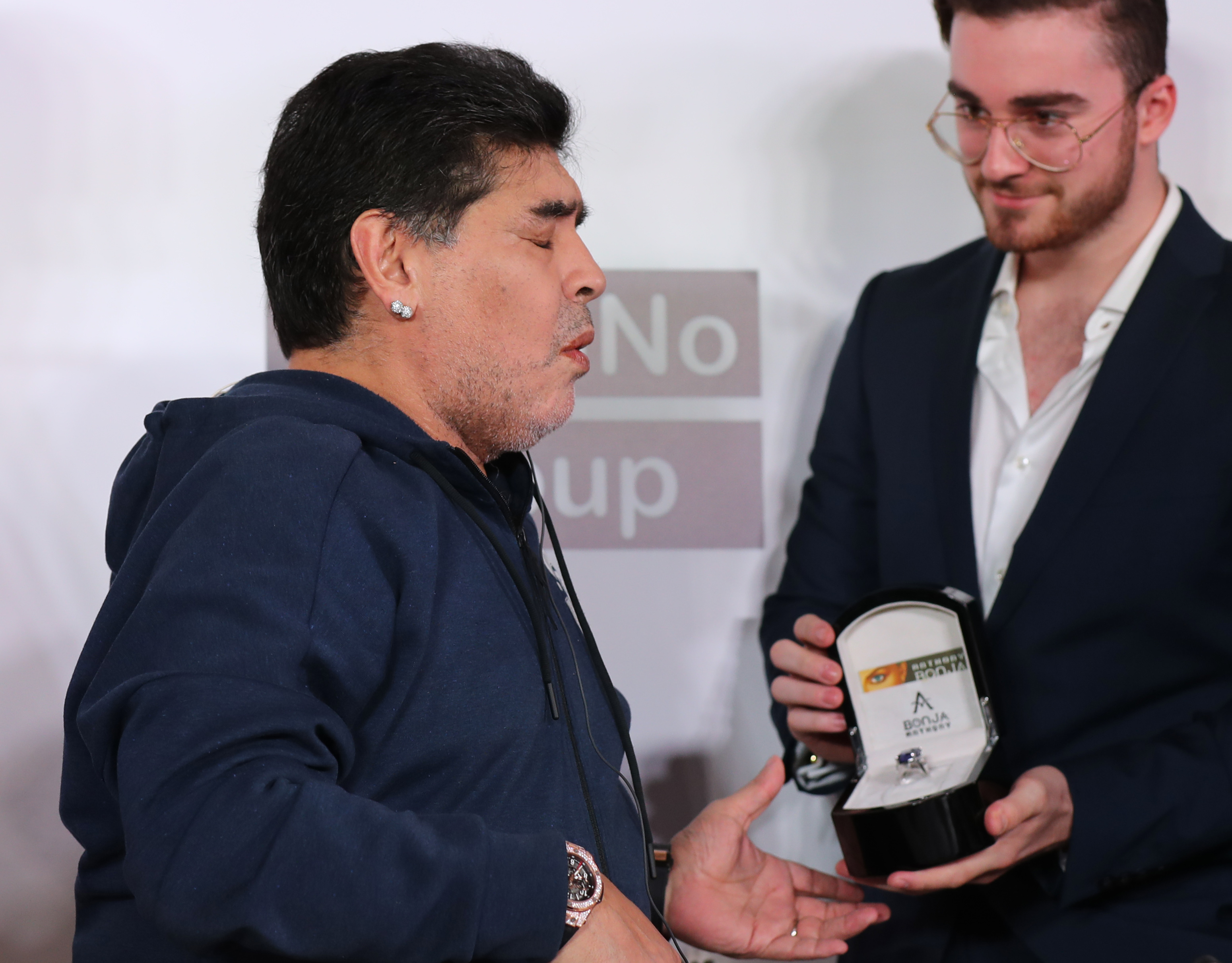 Maradona a ajuns la Brest. Fostul mare fotbalist argentinian a preluat preşedinţia clubului bielorus / GALERIE FOTO