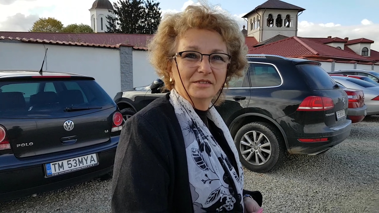 VIDEO / Reporterul Libertatea a fost duminică la Mănăstirea Ghighiu și a vorbit cu oamenii care au venit să se roage. Credincioși la slujbă, necredincioși cu referendumul!