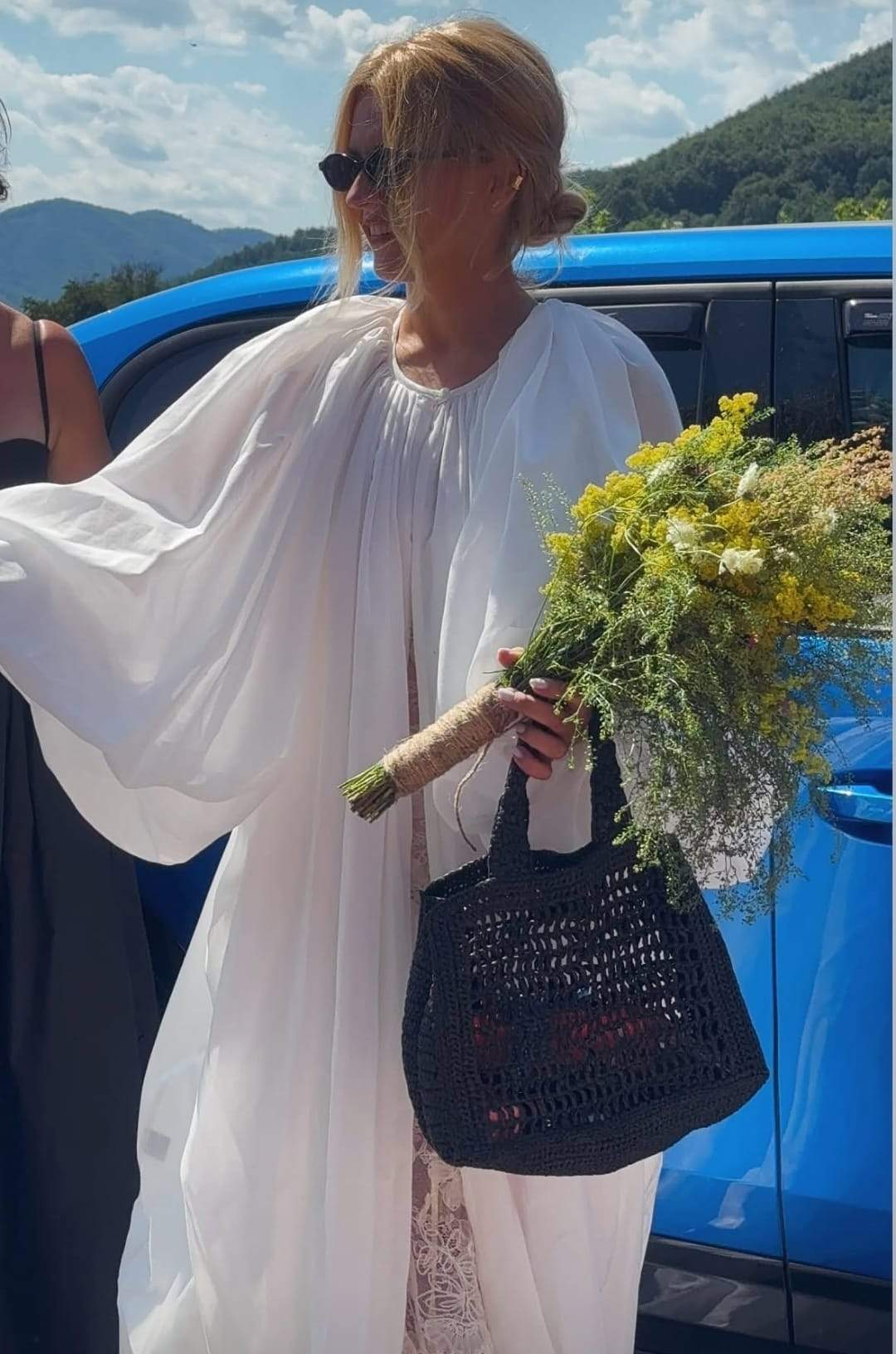 Victoria Răileanu și Adrian Ștefănescu s-au căsătorit religios. Imagini de la nunta organizată în mijlocul naturii