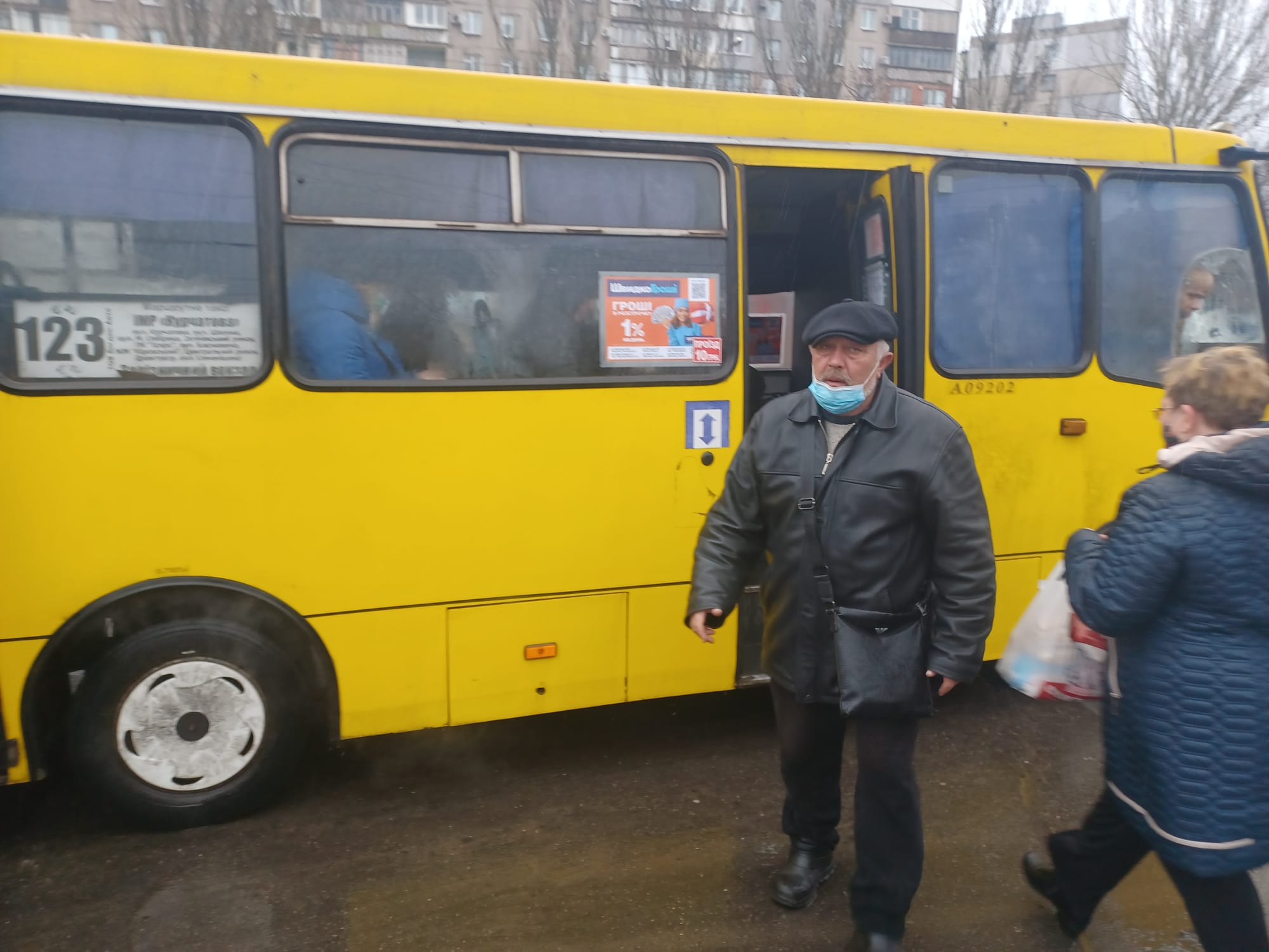 EXCLUSIV. Filmări din centrul orașului Mariupol, portul ucrainean atacat de ruși. „Oamenii își păstrează calmul la cozi uriașe”, transmite trimisul special Libertatea