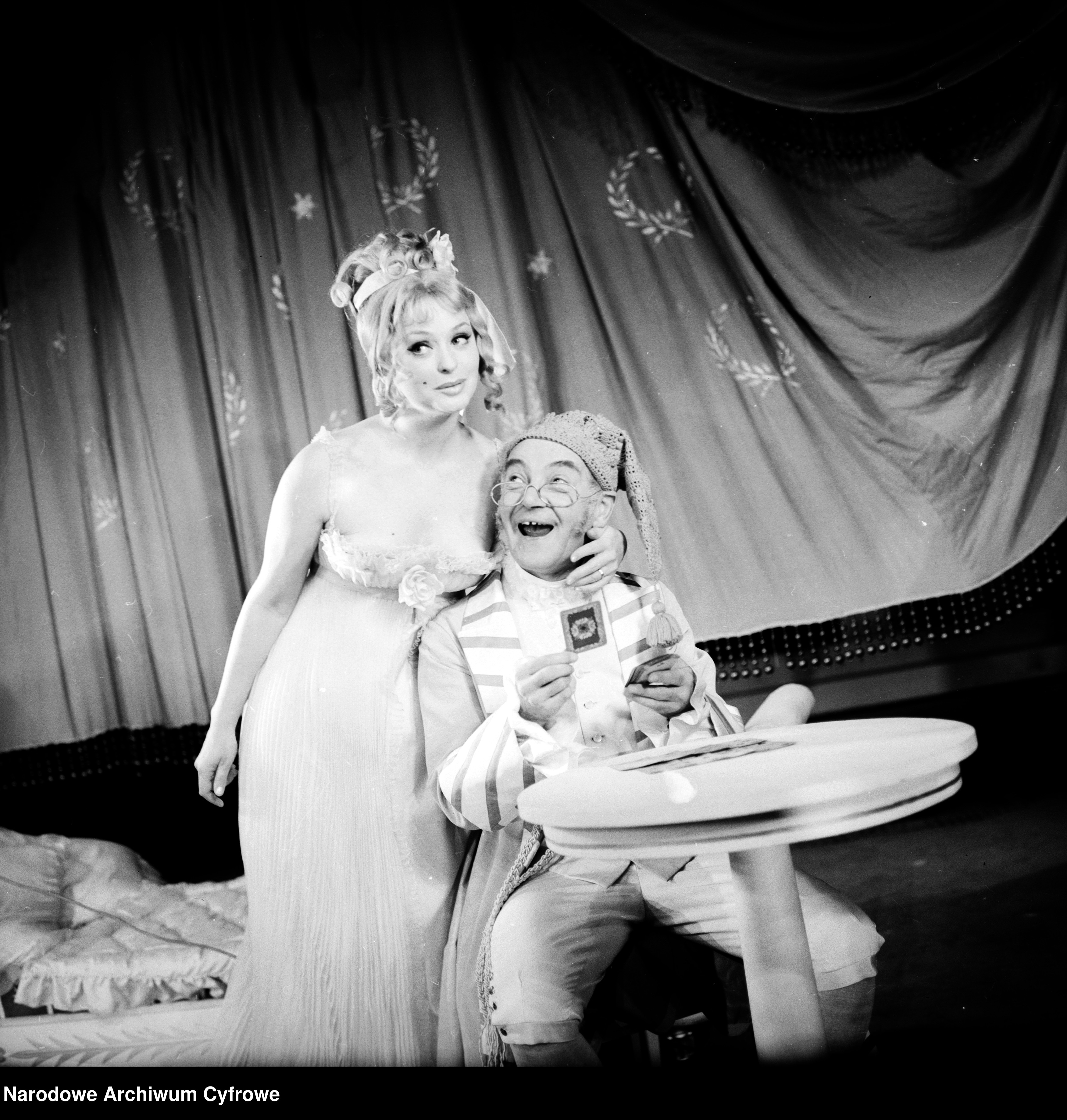 Casper Machowski Poznali się w sanatorium w Szczawnicy. On miał 62 lata, ona — 20 - Film ...