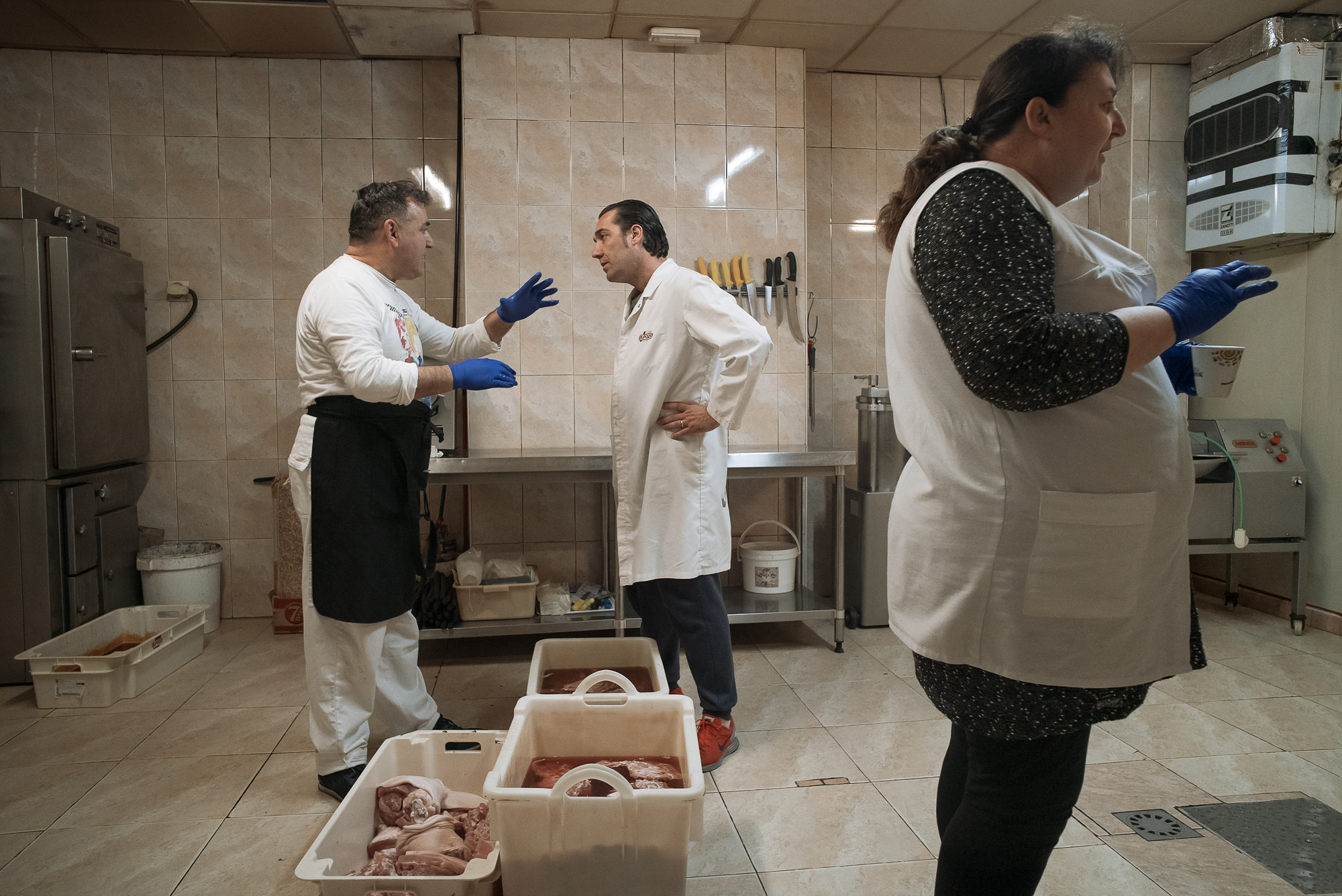 Pufuleți, eugenii și mici în Spania. Magazinul românesc, locul în care românii din diaspora își alină dorul de casă