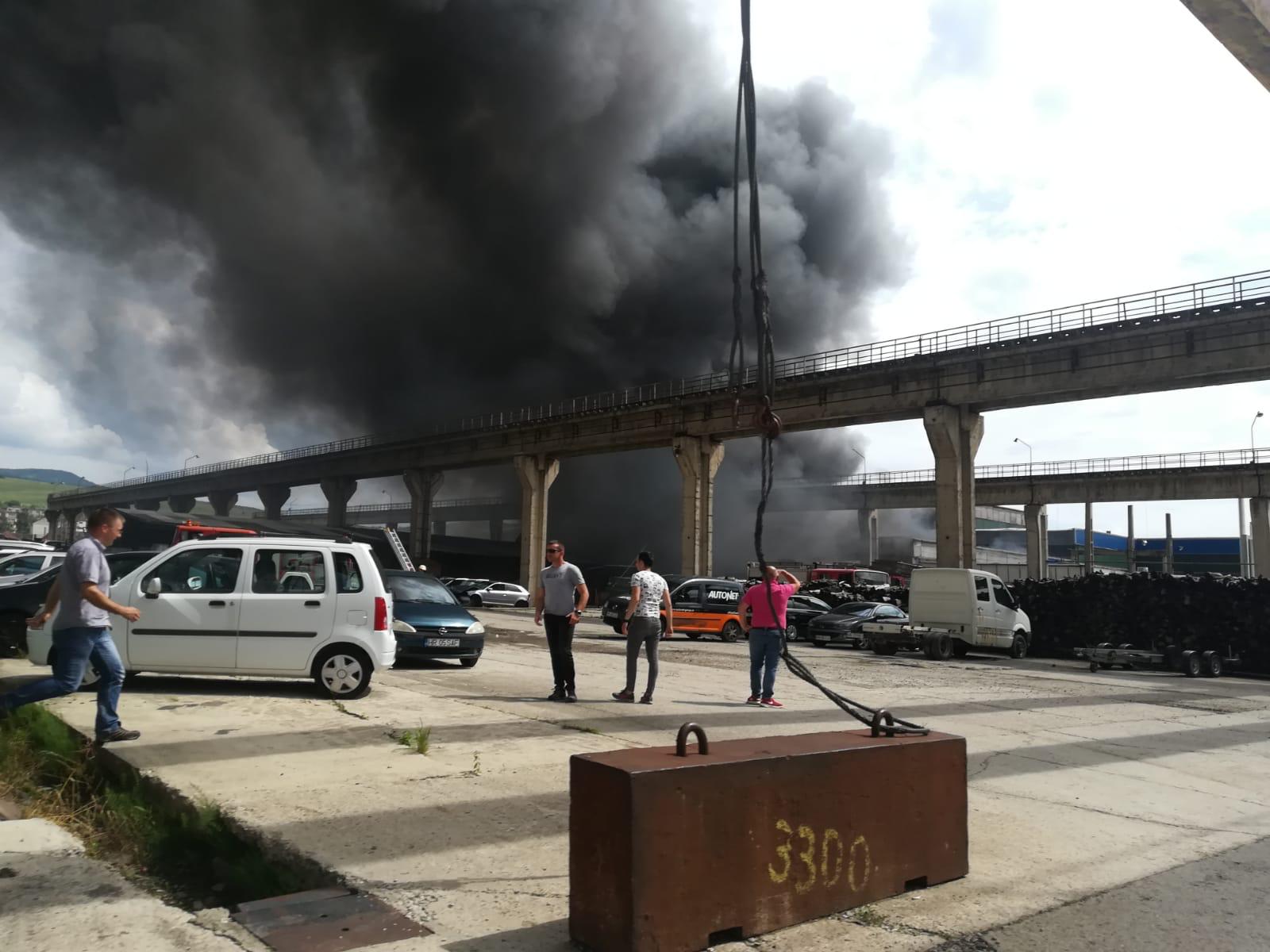 Incendiu la un depozit din Harghita, soldat cu doi răniți. A fost activat sistemul Ro-Alert (FOTO & VIDEO)