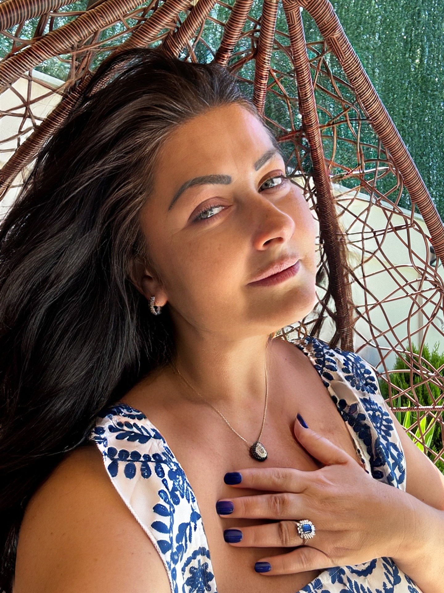 Imagini cu Gabriela Cristea în costum de baie, la plajă. Se bucură de o escapadă pe litoralul românesc alături de Tavi Clonda și fetițele lor