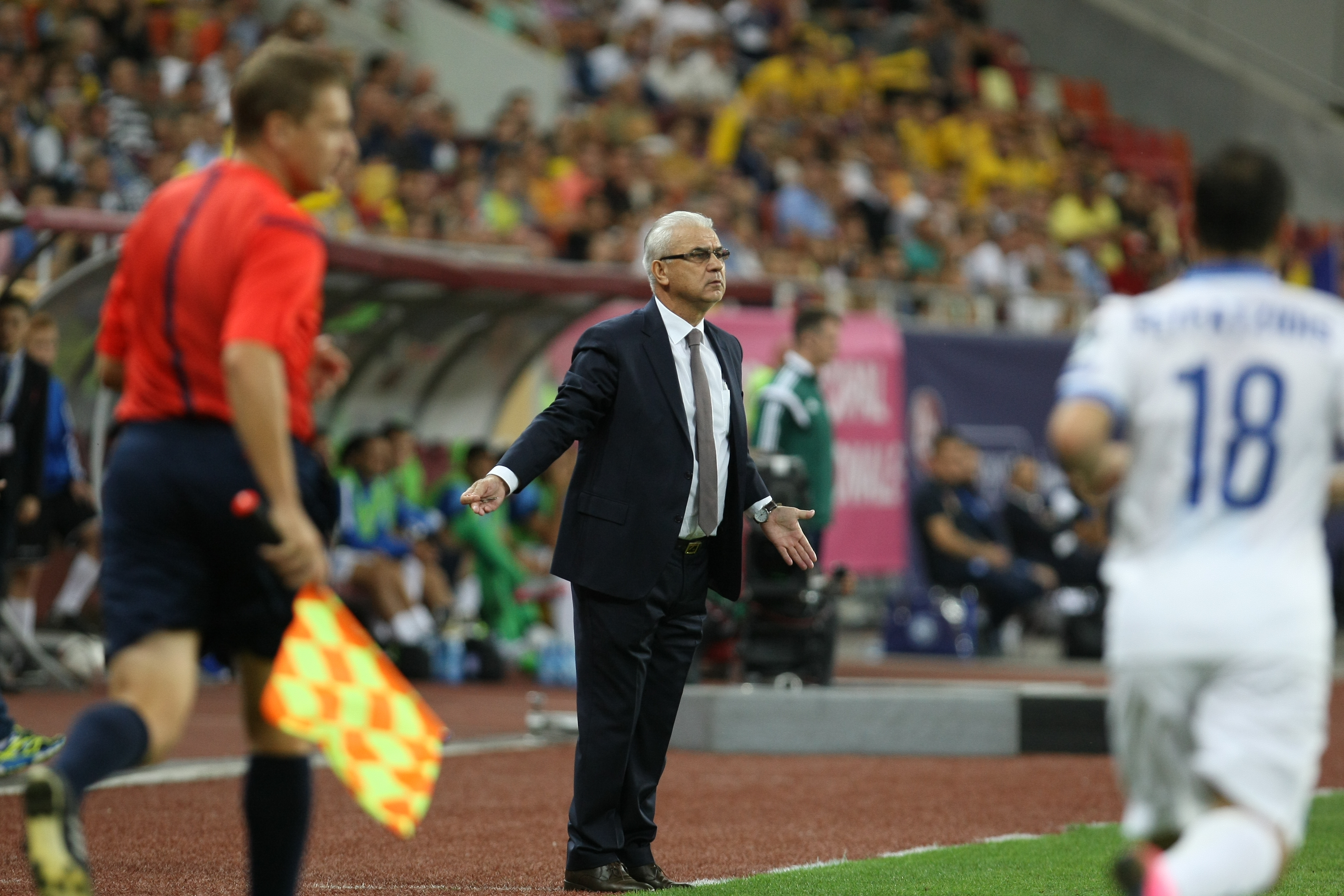 PRELIMINARIILE EURO 2016, ROMÂNIA - GRECIA 0-0. Tricolorii nu au mai găsit calea spre gol din luna martie. Tremurăm în continuare pentru calificare. Elevii lui Iordănescu rămân pe locul 2 în grupă, la trei puncte în faţa Ungariei