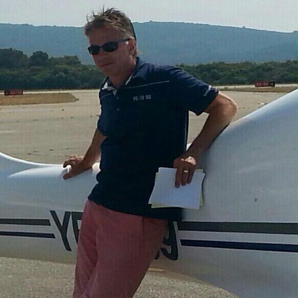 FOTO/ Cine sunt cei doi piloți implicați în accidentul aviatic de la Suceava. Aveau mii de ore de zbor la manșă