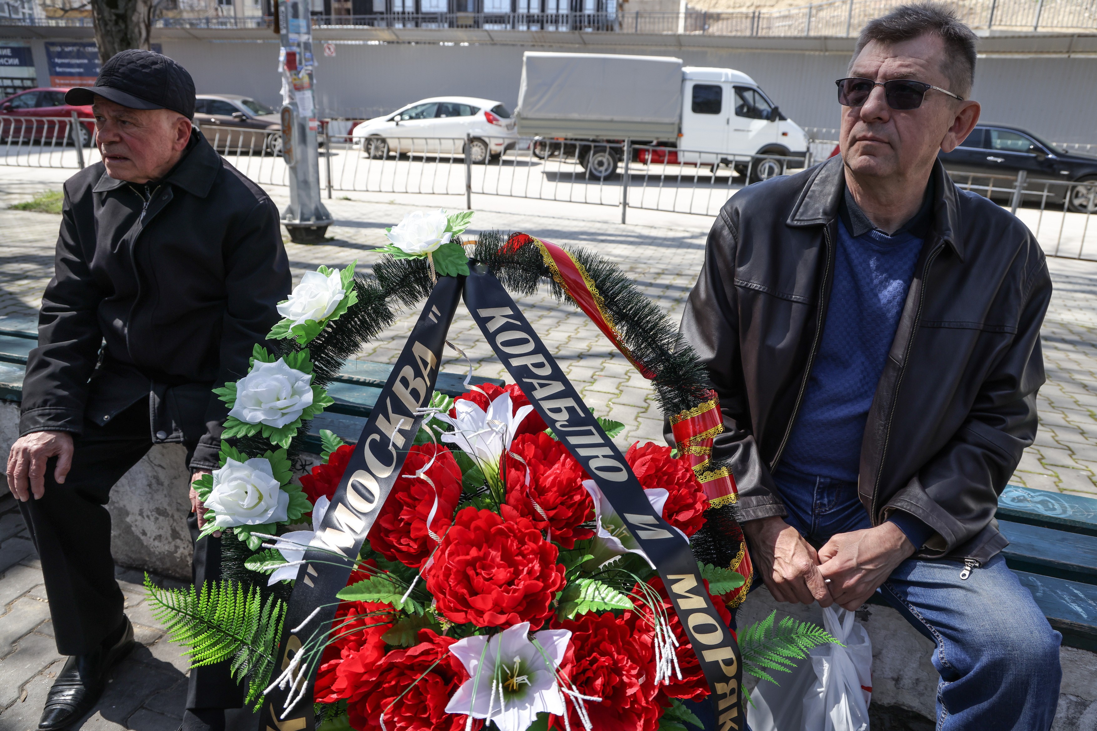 Rușii au organizat o ceremonie pentru a jeli pierderea crucișătorului Moskva: „A fost un simbol al puterii noastre”