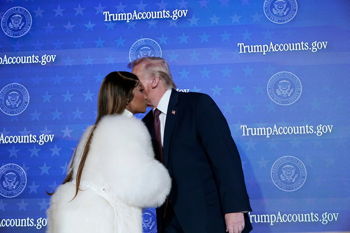 Nicki Minaj zice că e „cel mai mare fan” al lui Donald Trump. Ce primește, în schimb, cântăreața de la președintele american