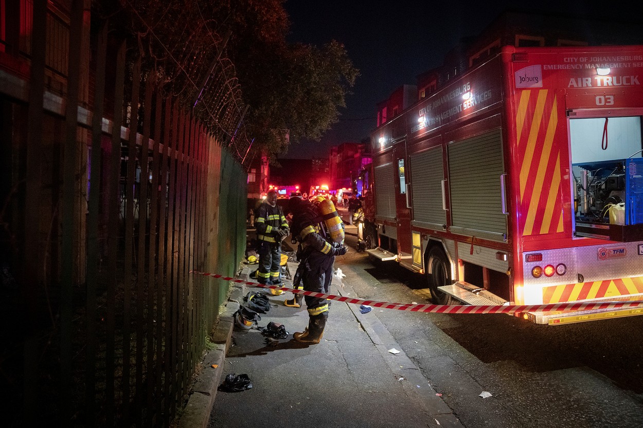 Peste 70 de persoane au murit într-un incendiu la Johannesburg, cel mai mare oraș din Africa de Sud