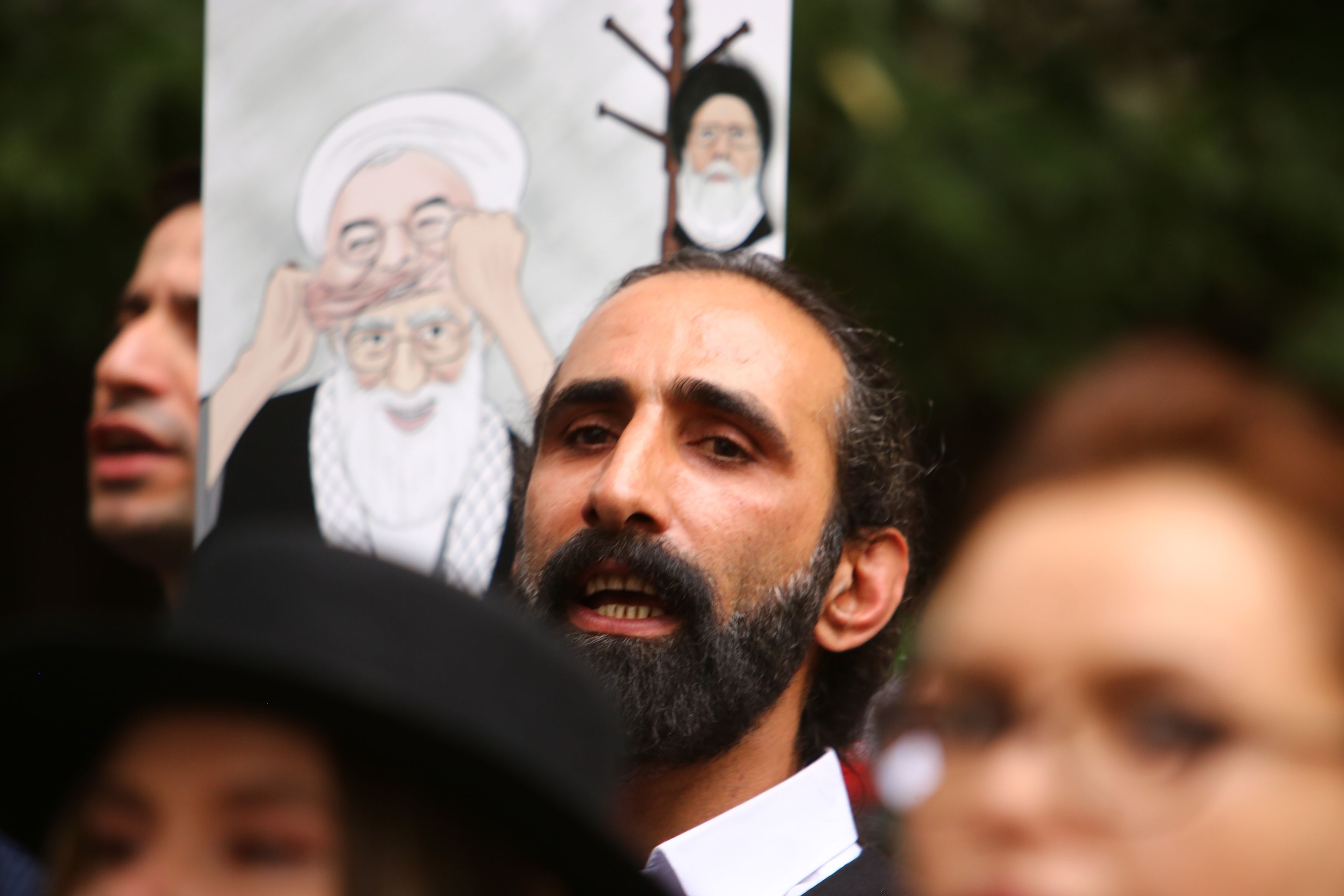 Protest de solidaritate cu femeile din Iran, în Bucureşti: „Mahsa Amini, moartea ta nu trebuie uitată!"