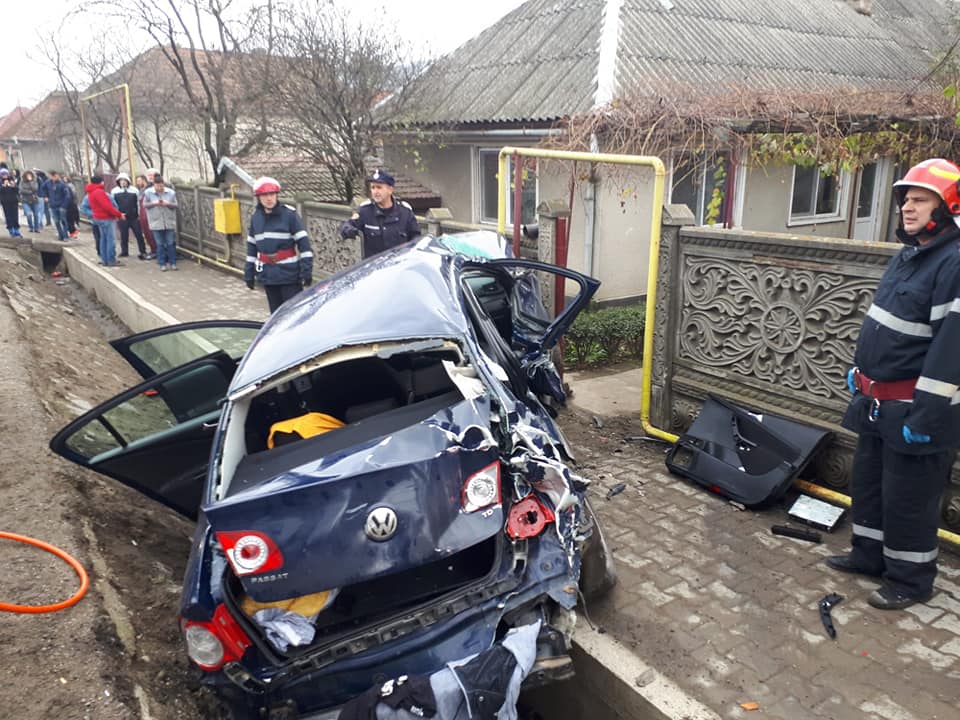 Doi frați, implicați într-un accident înfiorător pe DN7, în județul Hunedoara. Unul dintre ei a murit. Imagini înfiorătoare de la fața locului / FOTO&VIDEO