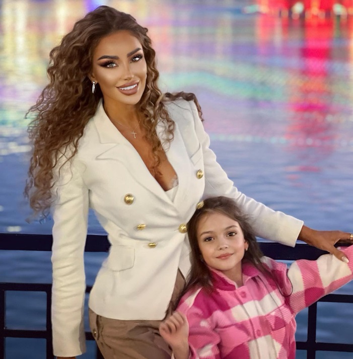 Bianca Drăgușanu și-a dat fiica la o școală de stat, nu la privat: „Eu am reușit pe propriile forțe în viață, și ea ar putea să facă la fel”