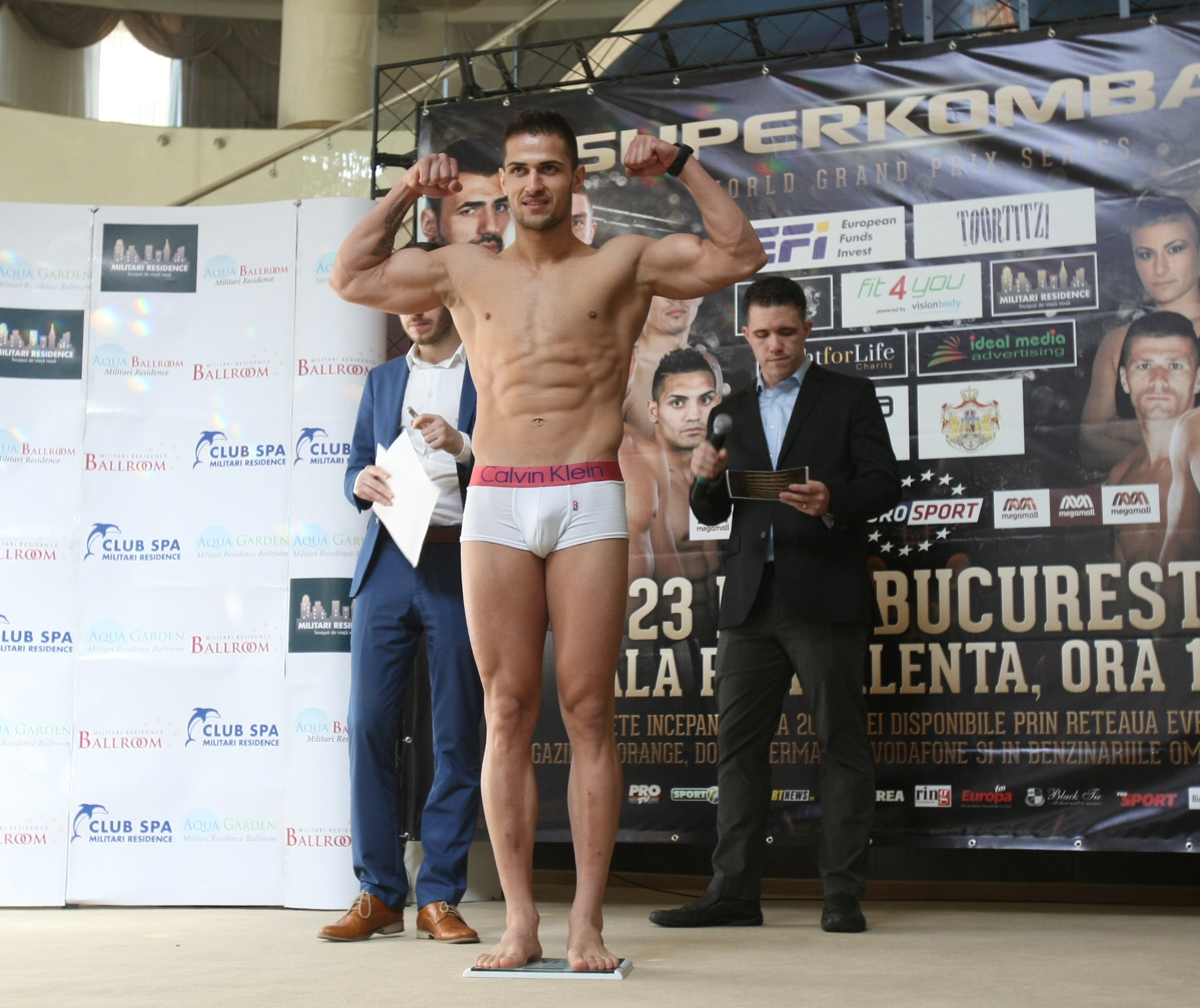 Luptătorii de la Superkombat București au trecut cu bine de proba cântarului oficial / GALERIE FOTO