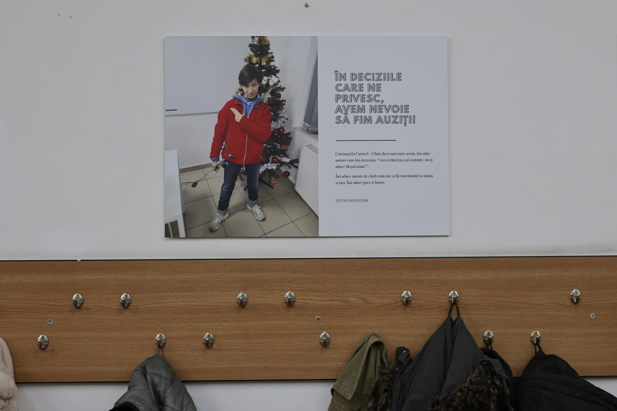 O expoziție cu fotografii făcute de persoane fără adăpost: „M-a ajutat să nu mă mai gândesc unde stau, ce mănânc. N-am mai fost «tulbure»”