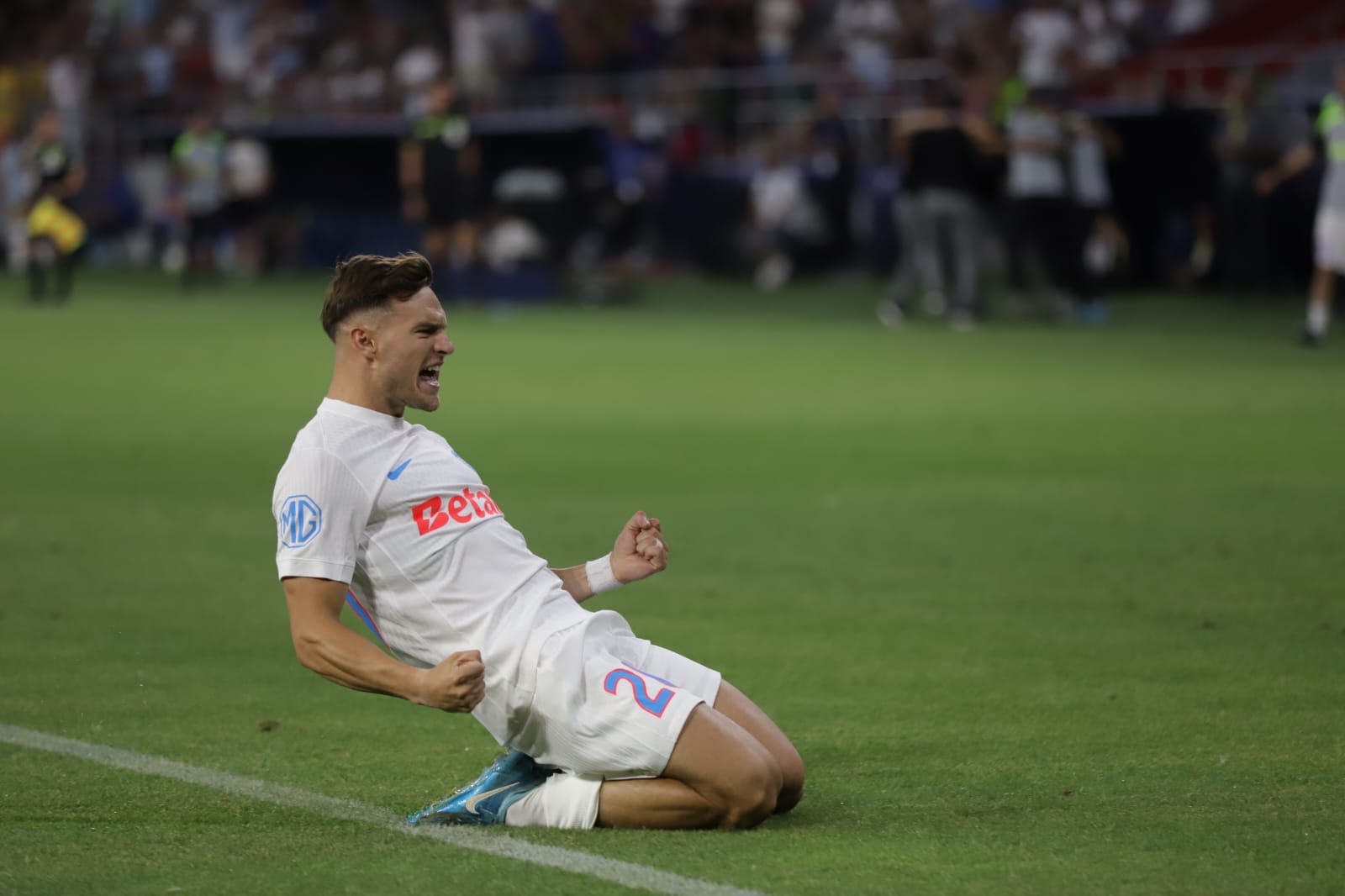 FCSB câștigă Supercupa României, 2-1 cu CFR Cluj, într-un meci cu 3 goluri spectaculoase