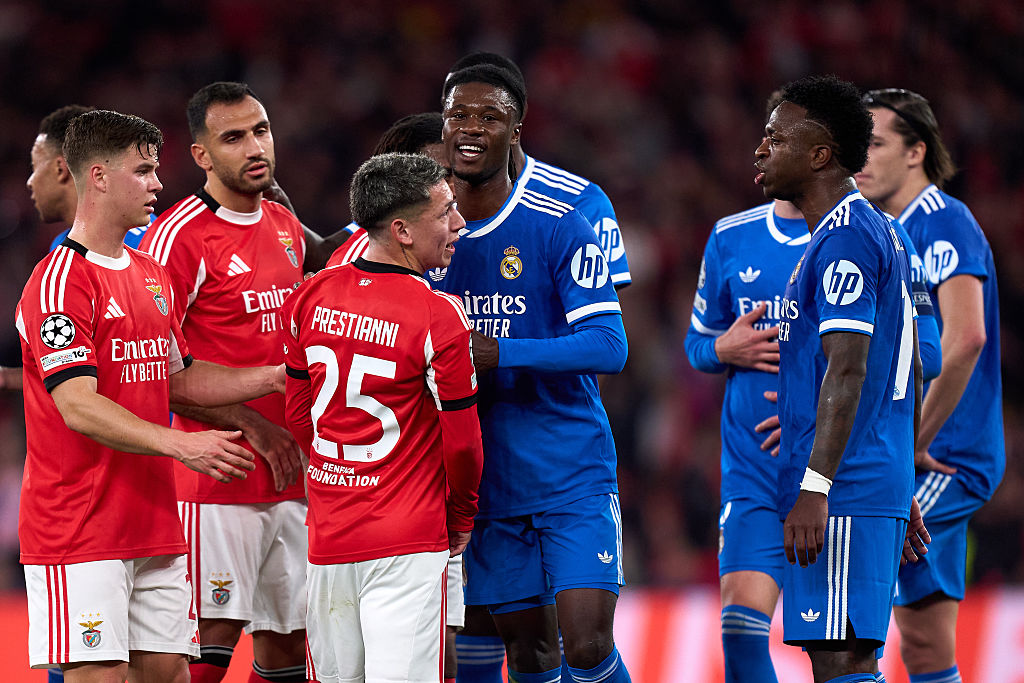 Lesújtott a FIFA: Vinícius miatt kihagyja a vb első két meccsét a rasszizmussal vádolt argentin támadó