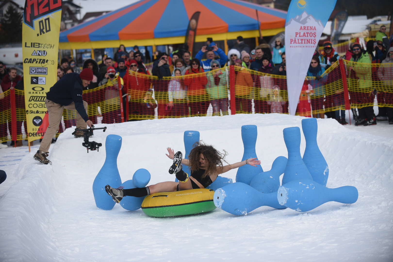 FOTO | Frumoase și curajoase! A fost spectacol pe pârtie la Arena Platoș, acolo unde 14 fete au participat la Bikini Race