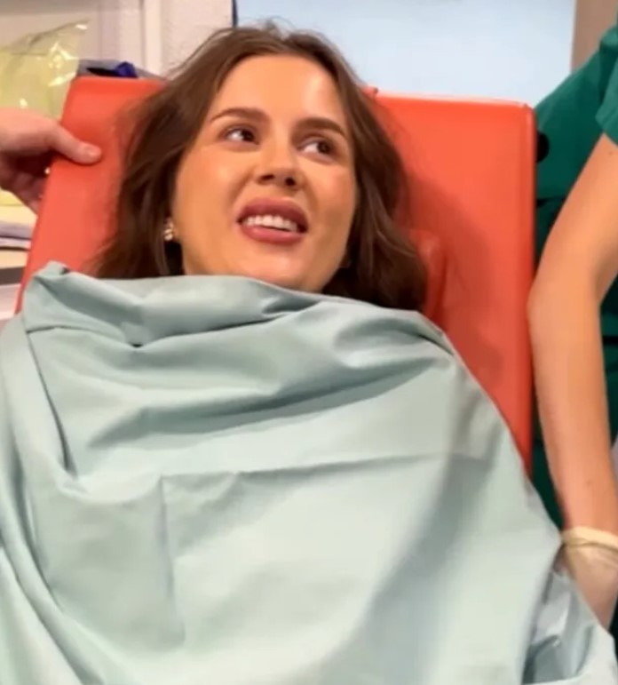 Emily Burghelea, la un pas să nască în lift: „Mi s-a rupt apa ca în filme”. A devenit mama unei fetițe perfect sănătoasă