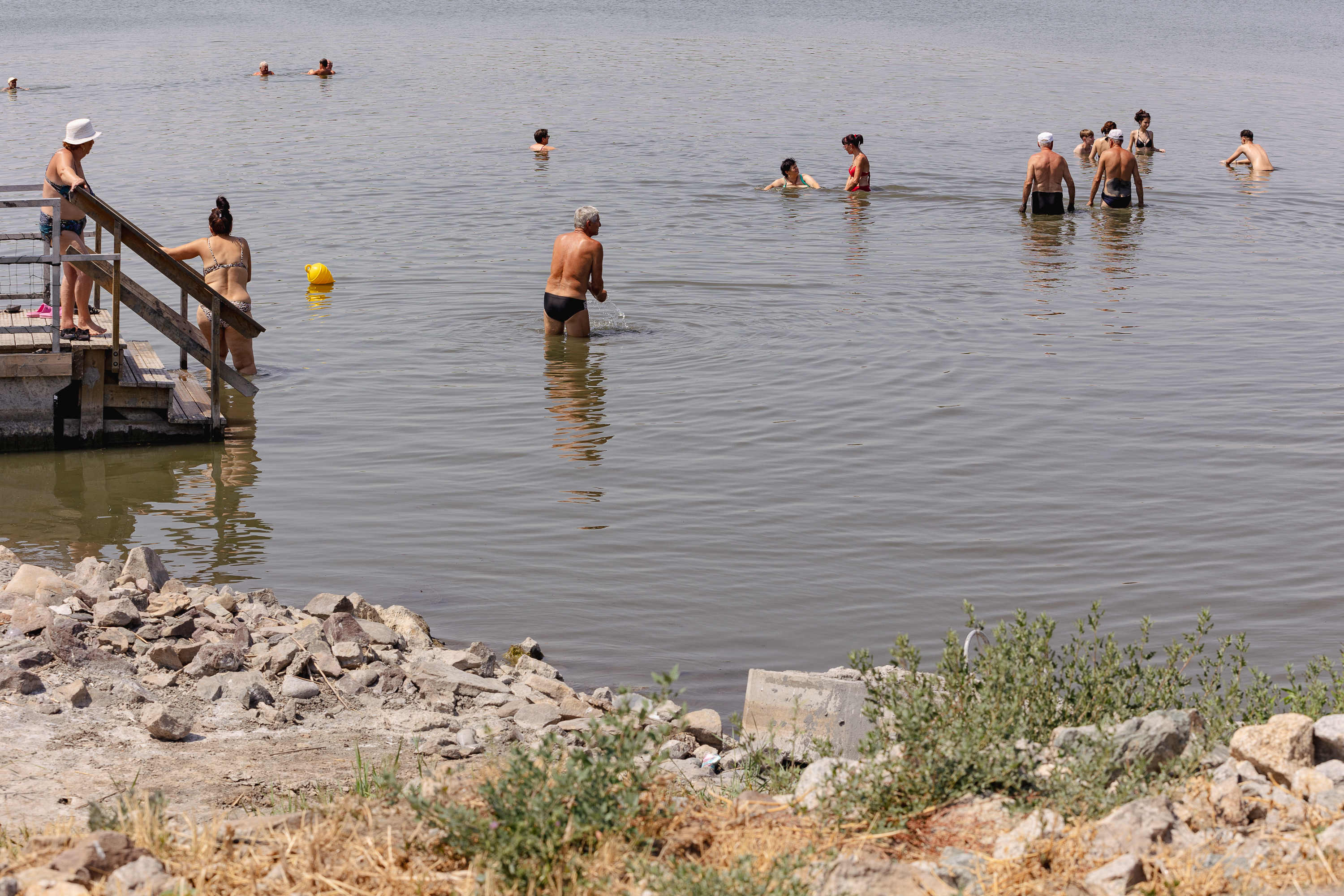 FOTOREPORTAJ. Marea Moartă din inima Ialomiței. Se întorc turiștii la Amara, pe plajele reabilitate cu fonduri europene