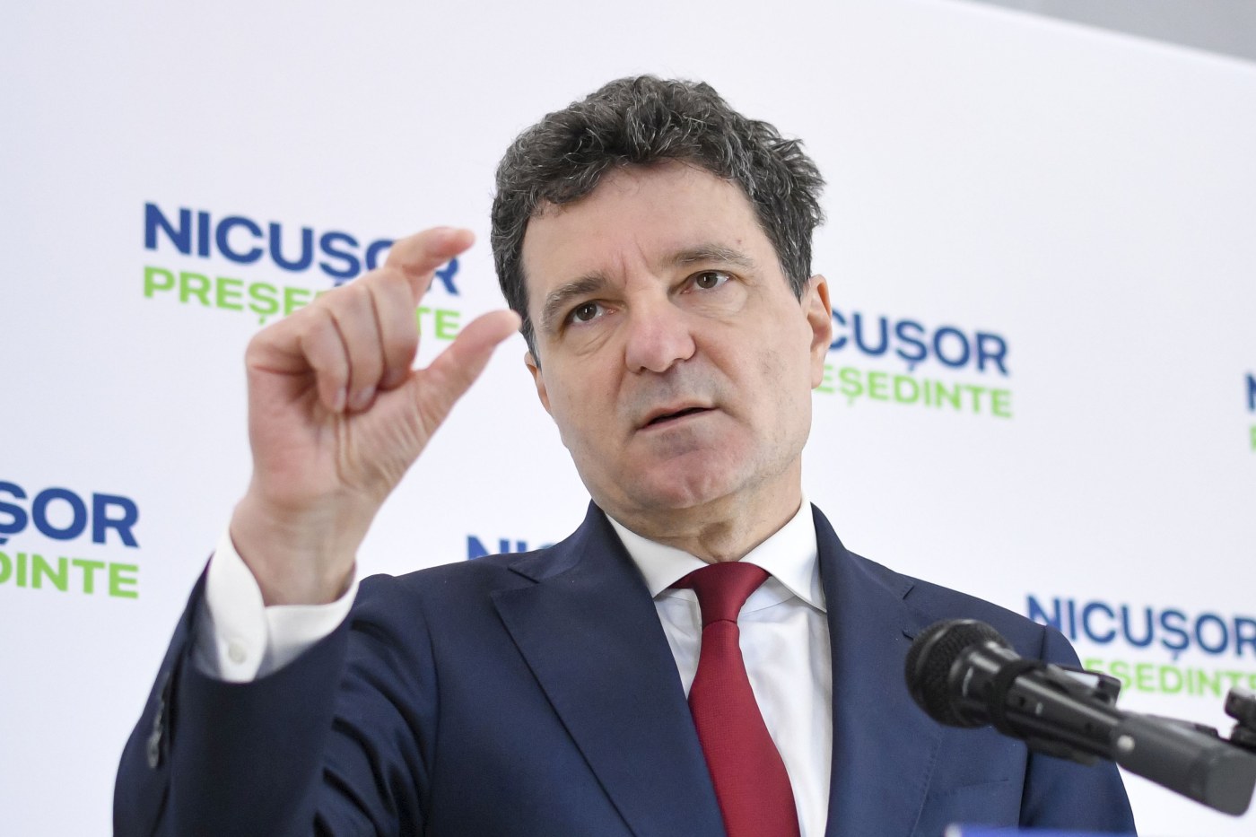 Promisiunea pe care Nicușor Dan le-ar fi făcut-o celor doi copii ai lui, dacă ajunge președintele României. Ce-și doresc micuții