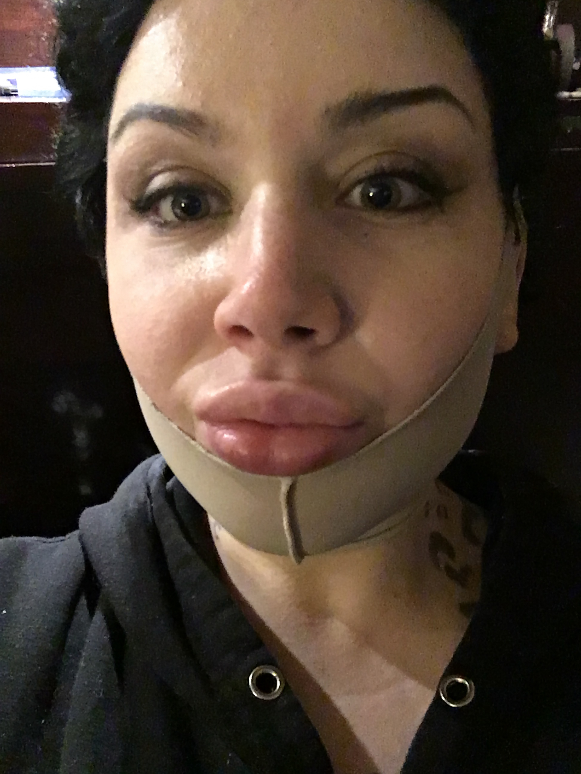 FOTO | O mamă care o idolatrizează pe Pamela Anderson a cheltuit mii de dolari pe operații estetice pentru a arăta "mai erotic"