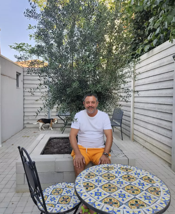 Imagini din locuința lui chef Sorin Bontea. Juratul de la MasterChef și-a plantat măslini în curte. „Abia aștept să strâng recolta”