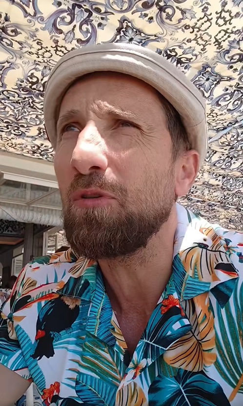 Dani Oțil nu a fost lăsat să intre într-un restaurant din Marbella din cauza ținutei. Cum era îmbrăcat: „Nu m-am mai simțit așa de când aveam 14 ani”