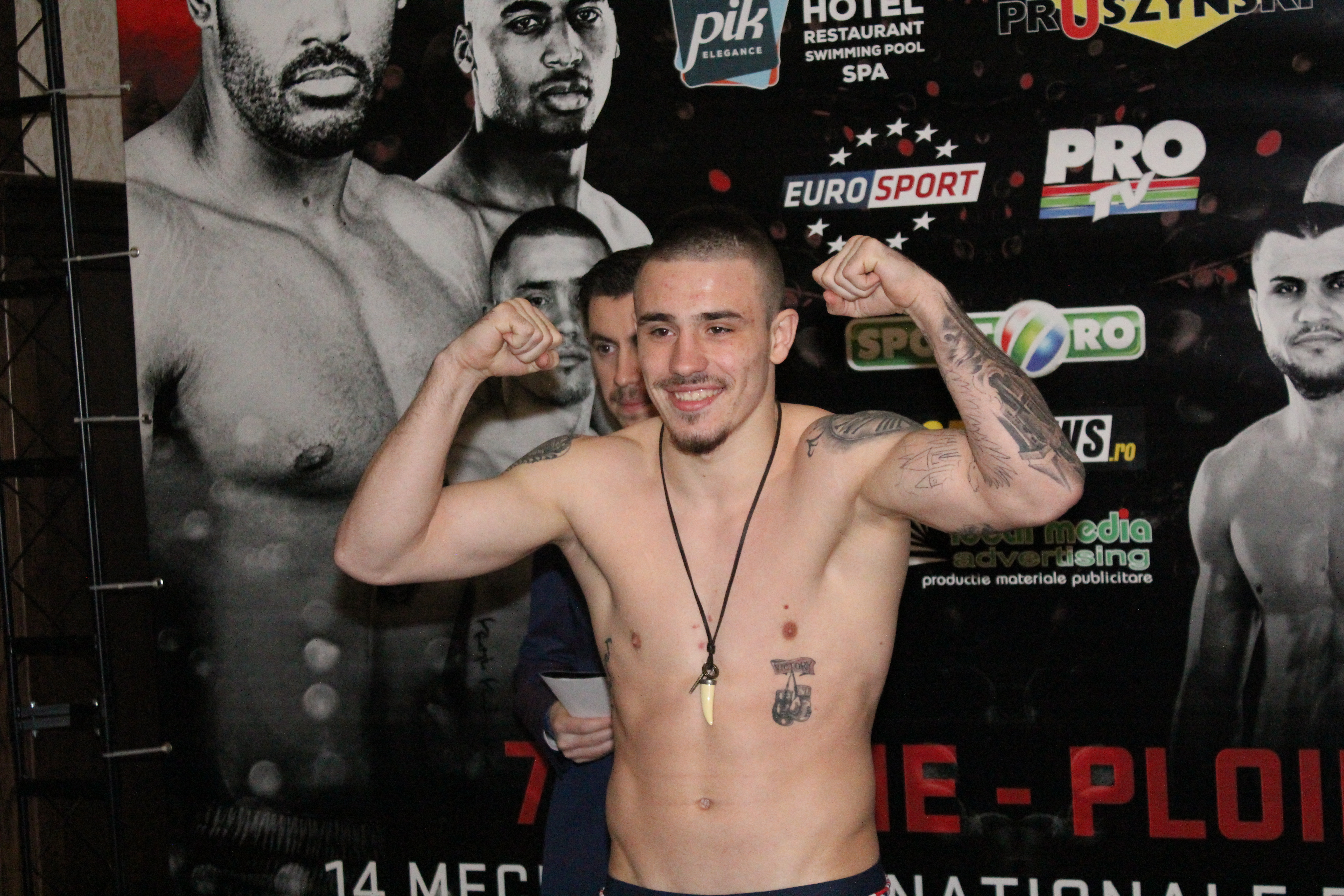 Luptătorii de la Superkombat Ploiești s-au confruntat pentru prima dată la cântarul oficial / GALERIE FOTO