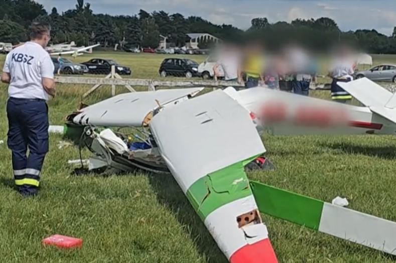 Lezuhant egy repülőgép a Dunakeszi repülőtéren: a 17 éves pilóta jelenleg is az életéért küzd – videó