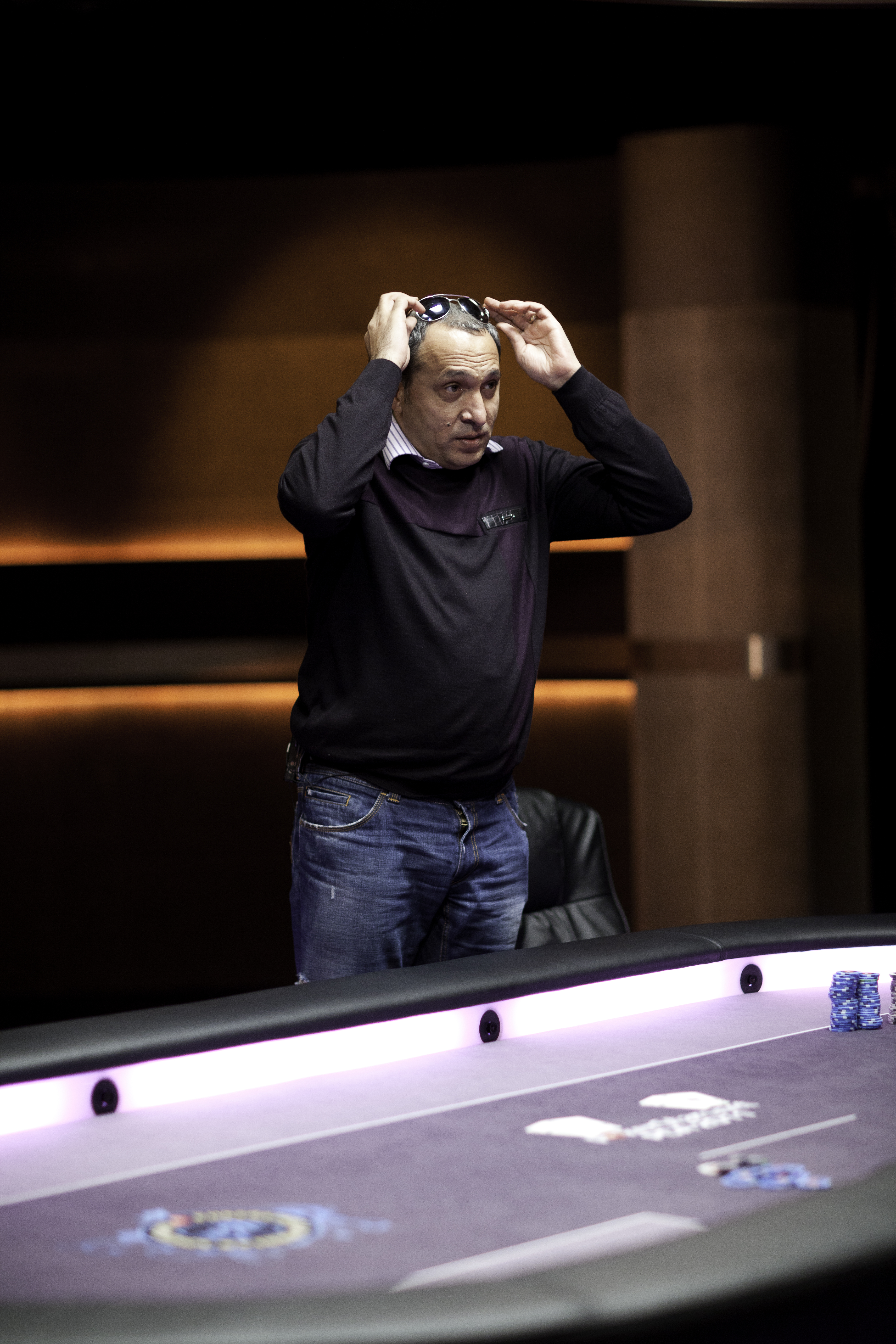 Ce s-a ales de omul care l-a învățat poker pe Pițurcă și ce s-a întâmplat după ce a câștigat un premiu de 1.350.000 $. ^Fratele lui făcea parte din gruparea Tarzan, care trafica prostituate, și e la pușcărie! Povești cu Piți de la jocurile de noroc