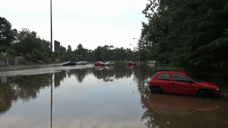 FOTO/VIDEO | Timișoara, paralizată de o furtună de câteva minute