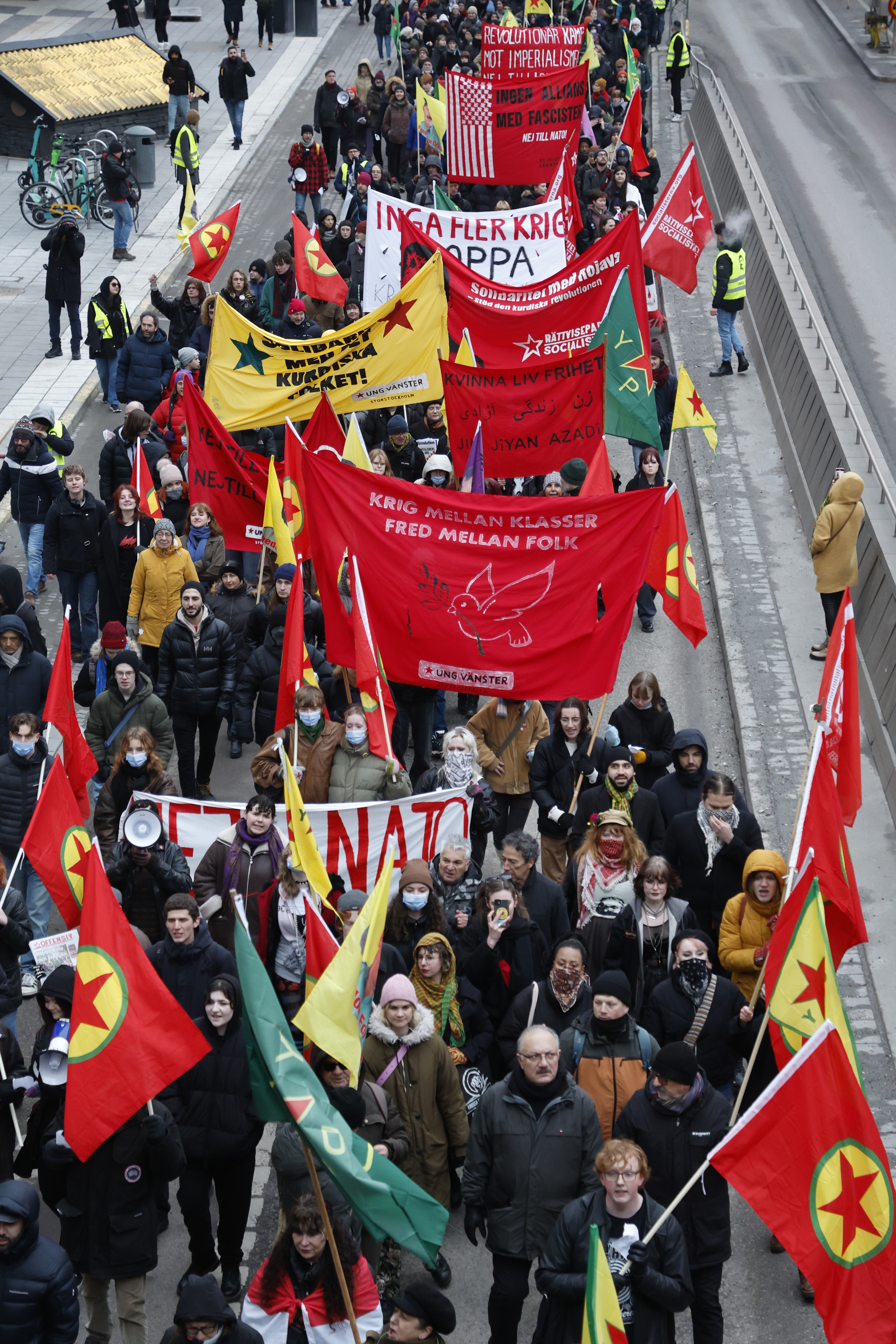 Tensiuni între Turcia și Suedia, după ce liderul unui partid de extremă dreapta a ars Coranul în timpul protestelor de la Stockholm