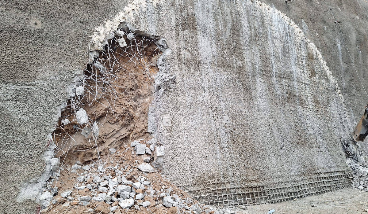 Autostrada A1 Sibiu - Pitești: imagini de pe șantier. „Tunelul Robești va vedea luminița după 7 luni de la debutul lucrărilor”