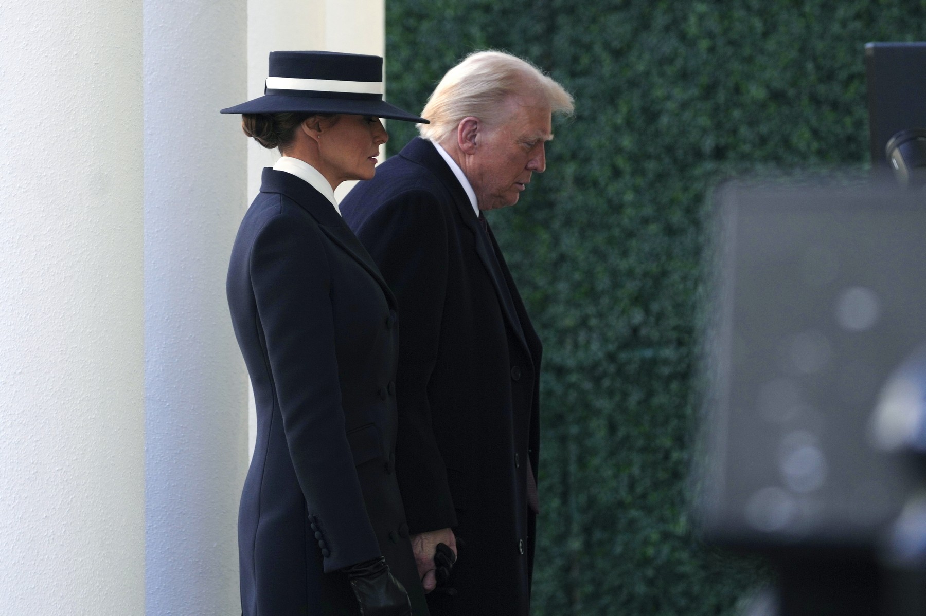 Melania, lecție de stil și eleganță în ziua învestirii lui Donald Trump. Semnificația pălăriei pe care a purtat-o prima-doamnă