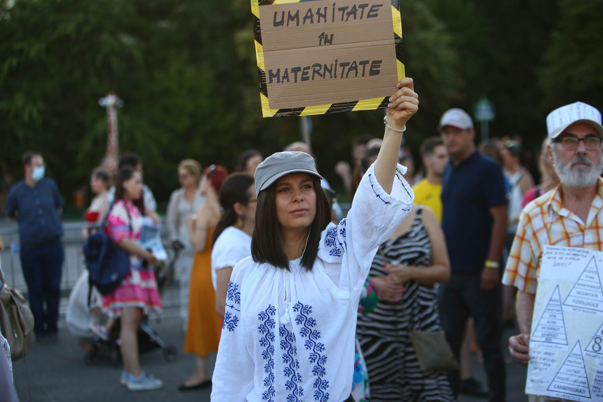„Sistemul nu ne poate anestezia pe toți”. Protest în Piața Victoriei pentru Alexandra Ivanov, gravida care a murit la Spitalul Botoșani