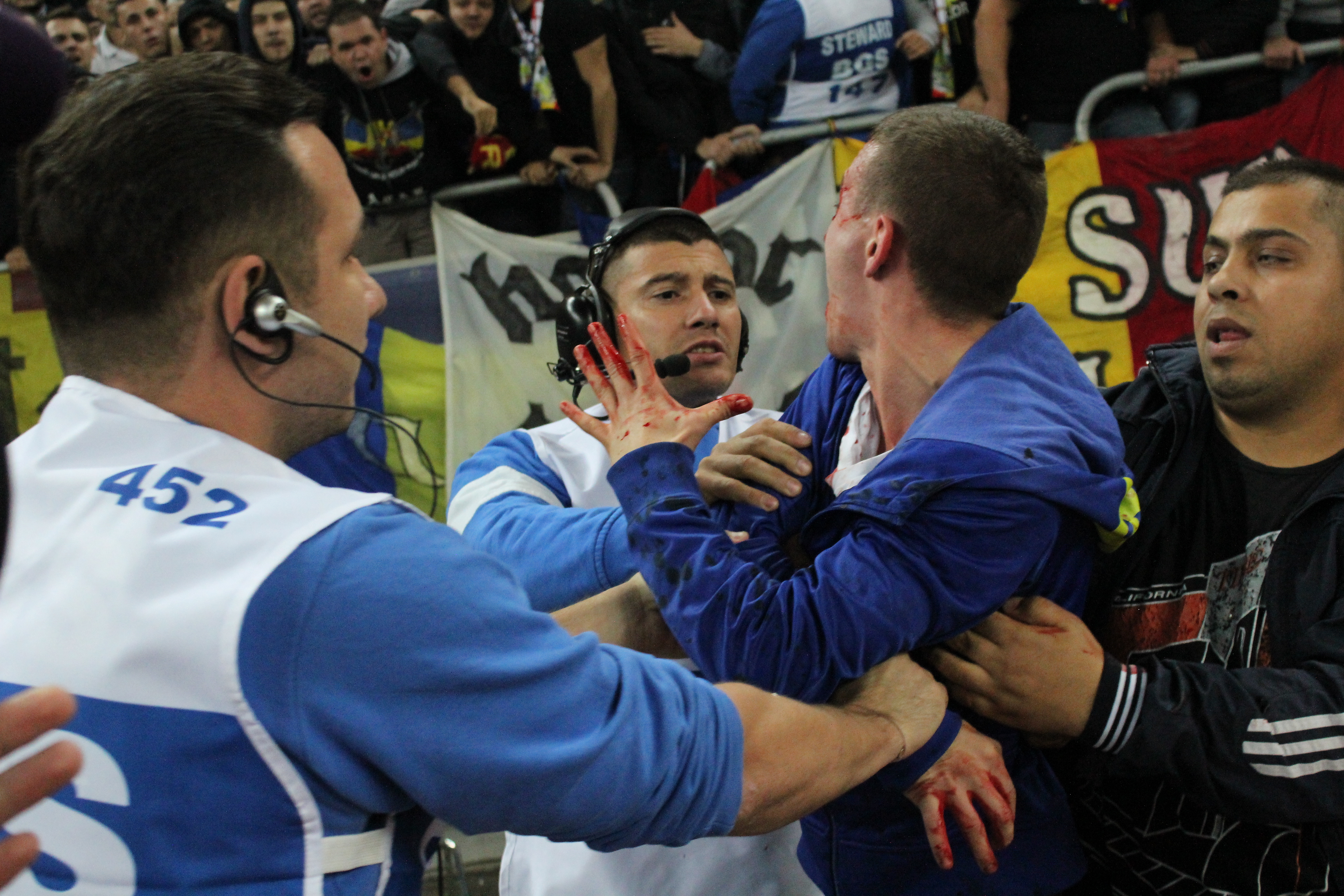GALERIE FOTO / Meciul anului s-a ”jucat” şi în tribune! Măcel pe ”Arena Naţională”