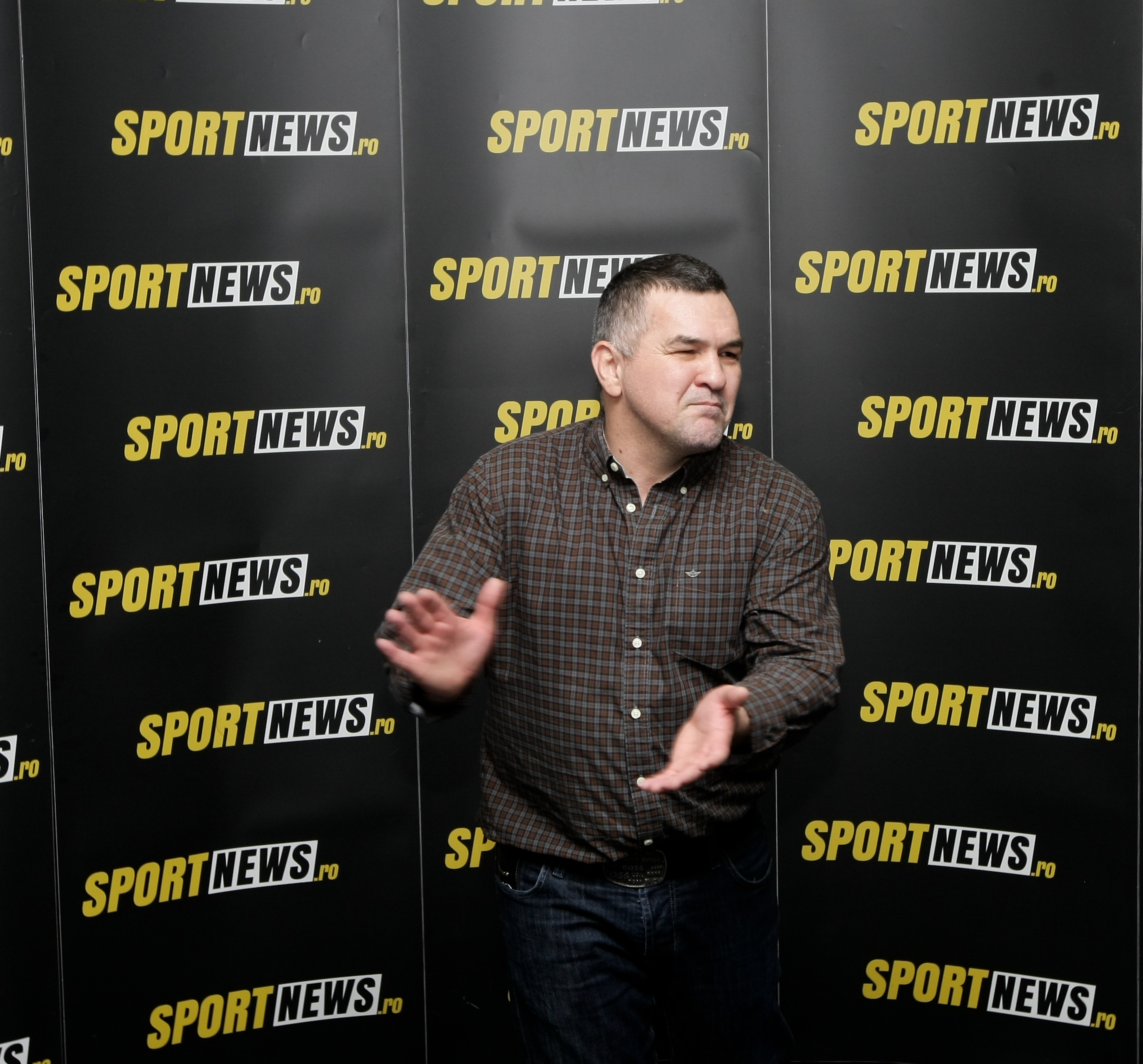 După un deceniu, Leonard Doroftei a povestit culisele meciului cu Arturo Gatti. ”Antrenorul mi-a zis să fiu atent, că dă șase lovituri de stânga la cap, apoi vine cu dreapta. După prima repriză, am înțeles că pregătirea meciului fusese aiurea. ”Bă, fraților, când vine dreapta aia, că mă omoară ăsta?!”
